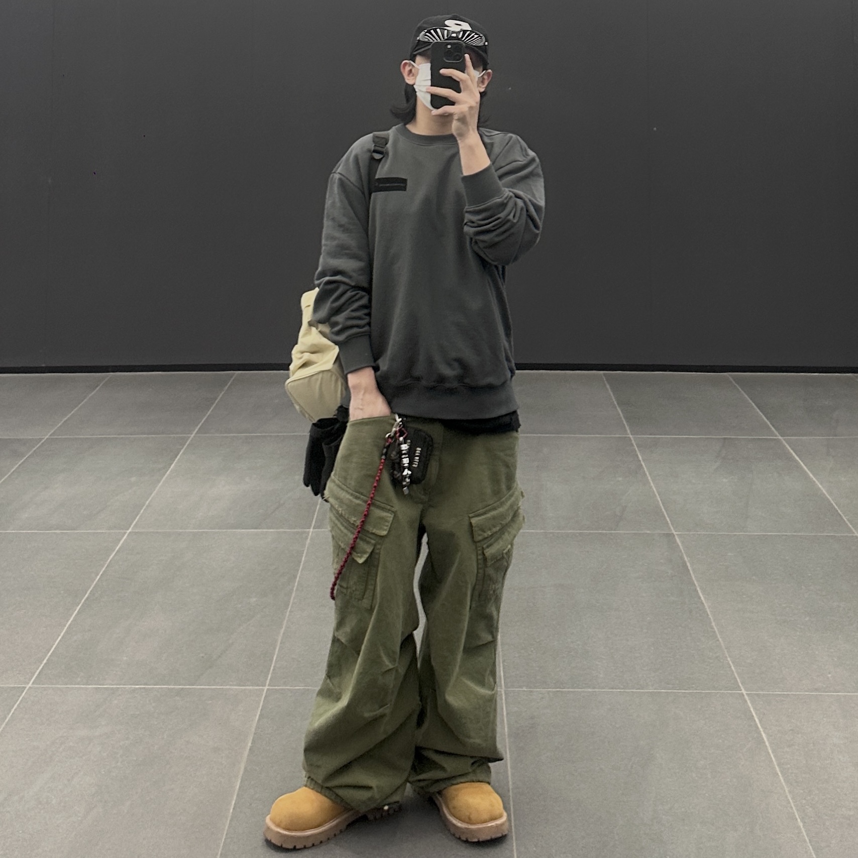 Nonnod Double Pocket Cargo Pants Vintage Khaki, Kinchi x My Name Is Peter Boots - 888 (a) Yellow 착용 스타일