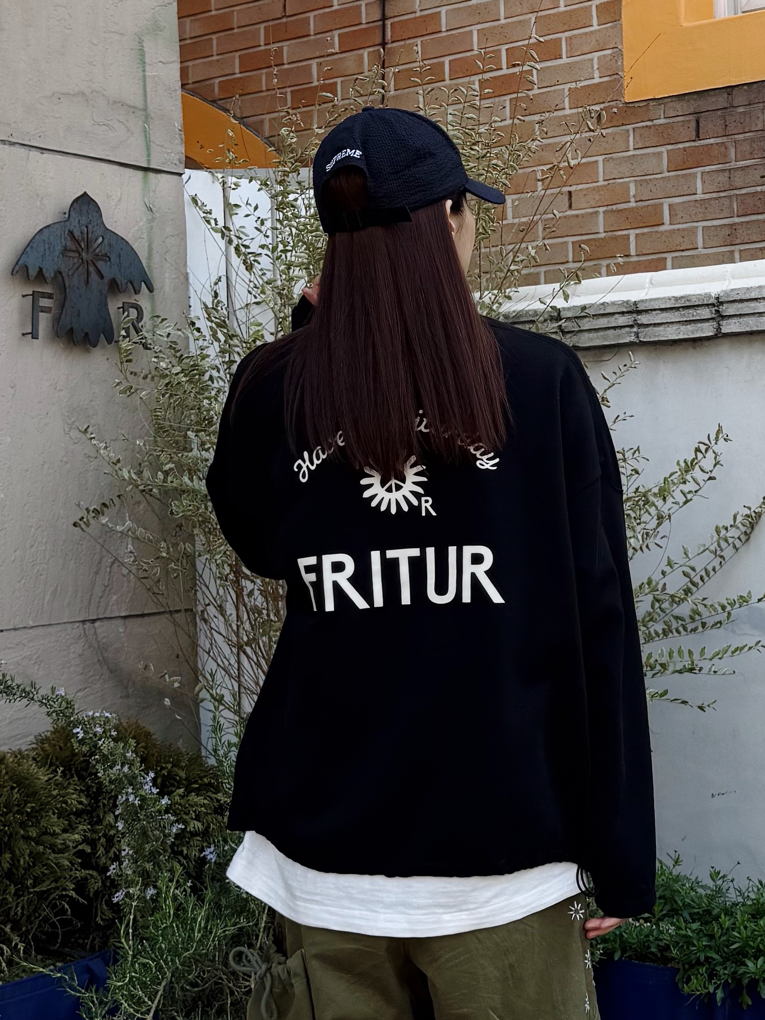 Supreme Seersucker S Logo 6-Panel Black - 24SS, Fritur Rugby Graphic Sweatshirt Black_F251MT01 착용 스타일 - 4