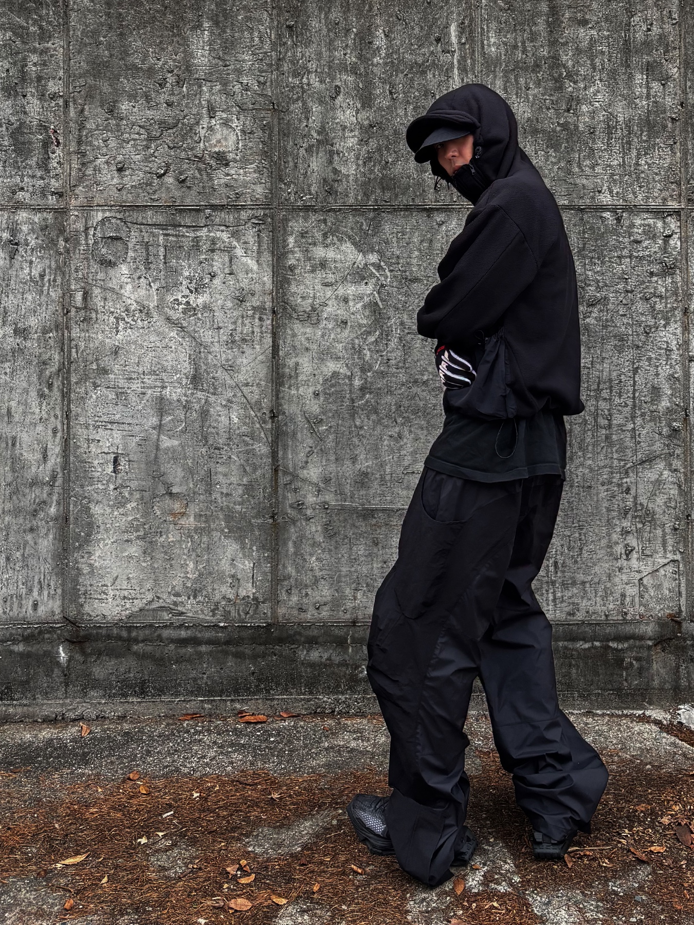 Nike x Matthew M Williams Zoom 004 Triple Black, Wapworks Denier Curved Track Pants 착용 스타일 - 1