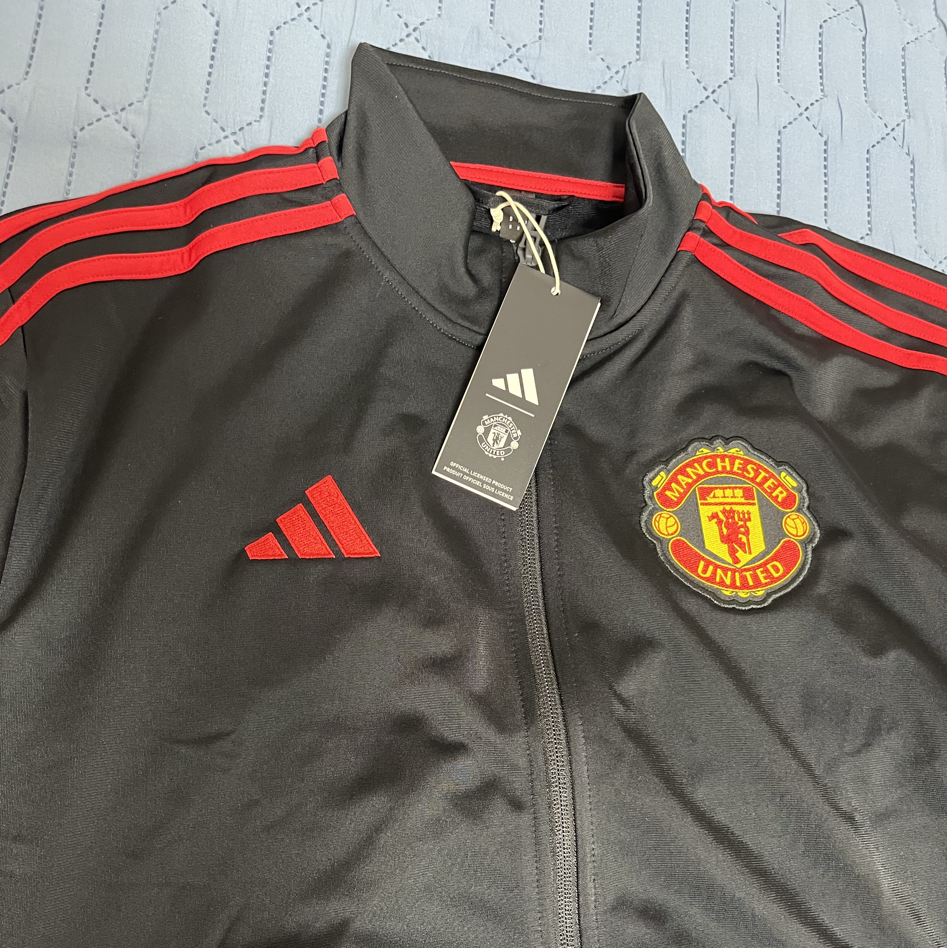 Adidas Manchester United DNA Track Top Black - US Sizing 착용 스타일