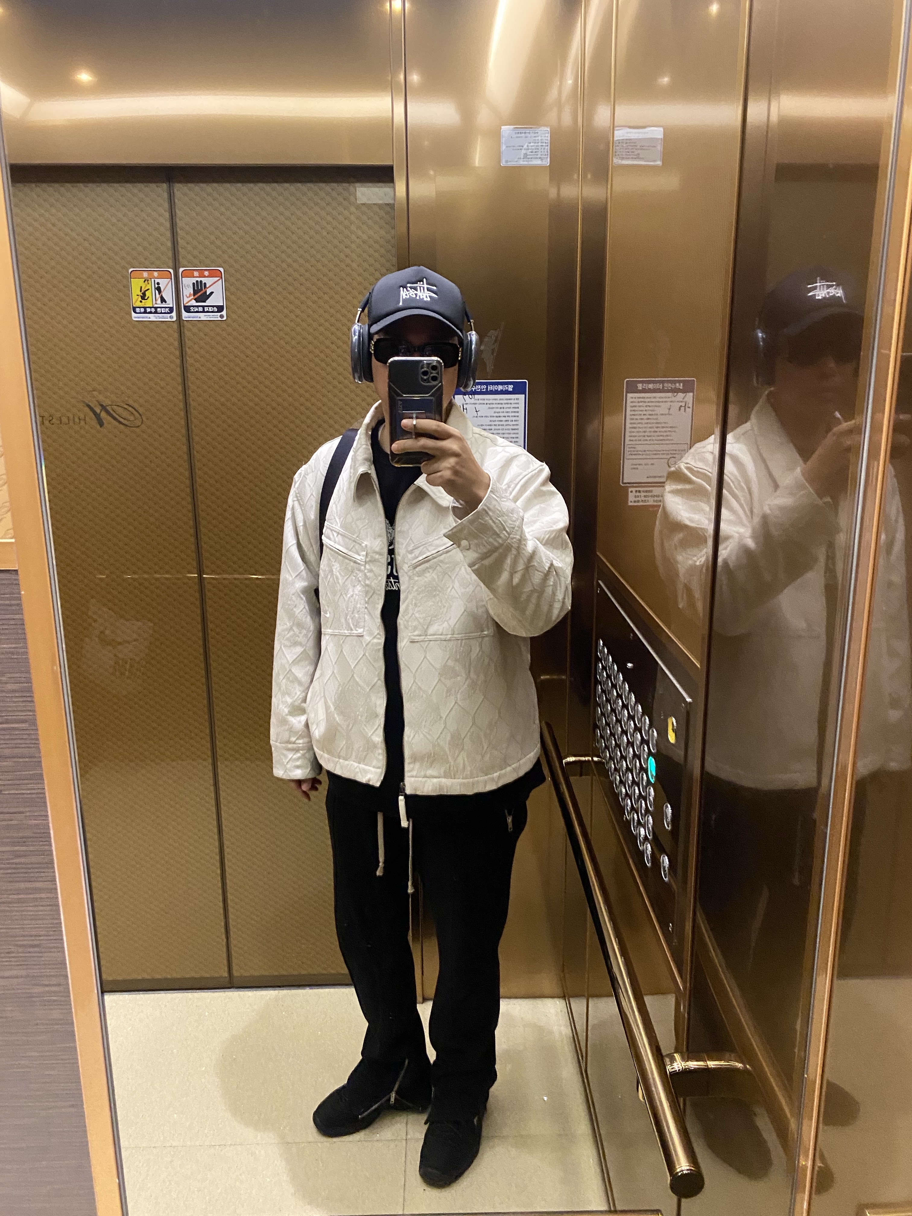 Apple AirPods Max USB C Midnight (Korean Ver.), Stussy Basic Trucker Cap Black 착용 스타일