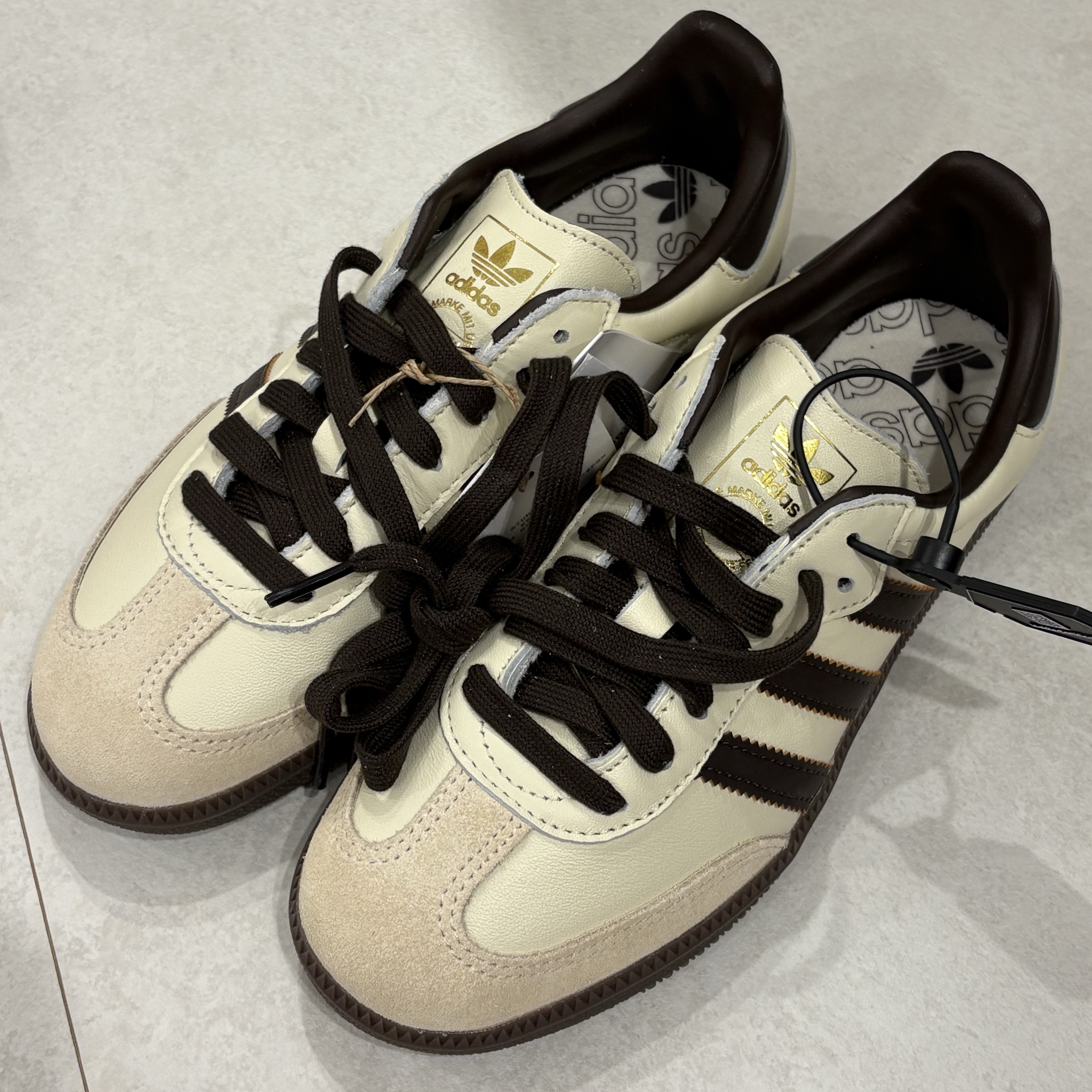 Adidas Samba OG Cream White Dark Brown 착용 스타일