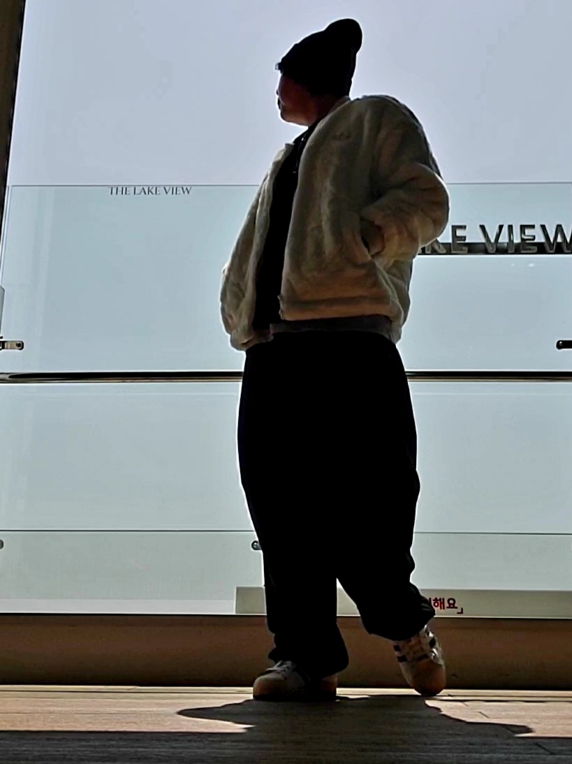 Deus Ex Machina Seoul College Long Sleeve T-Shirt Grey Marle, Suade Two Tuck Long Pants Black 착용 스타일 - 5