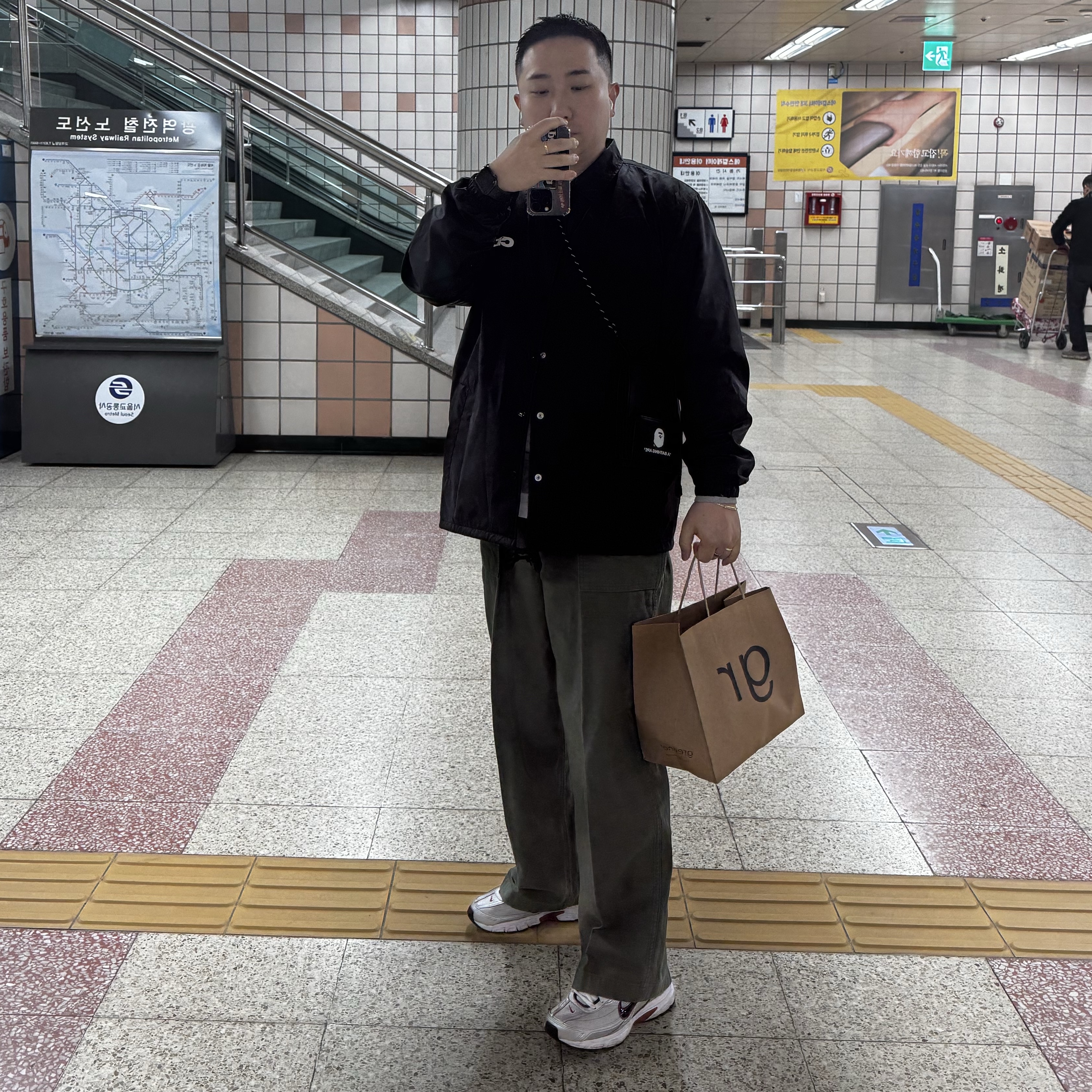 CDG Coach Jacket5 Black, Nike Initiator Metallic Silver Black 착용 스타일