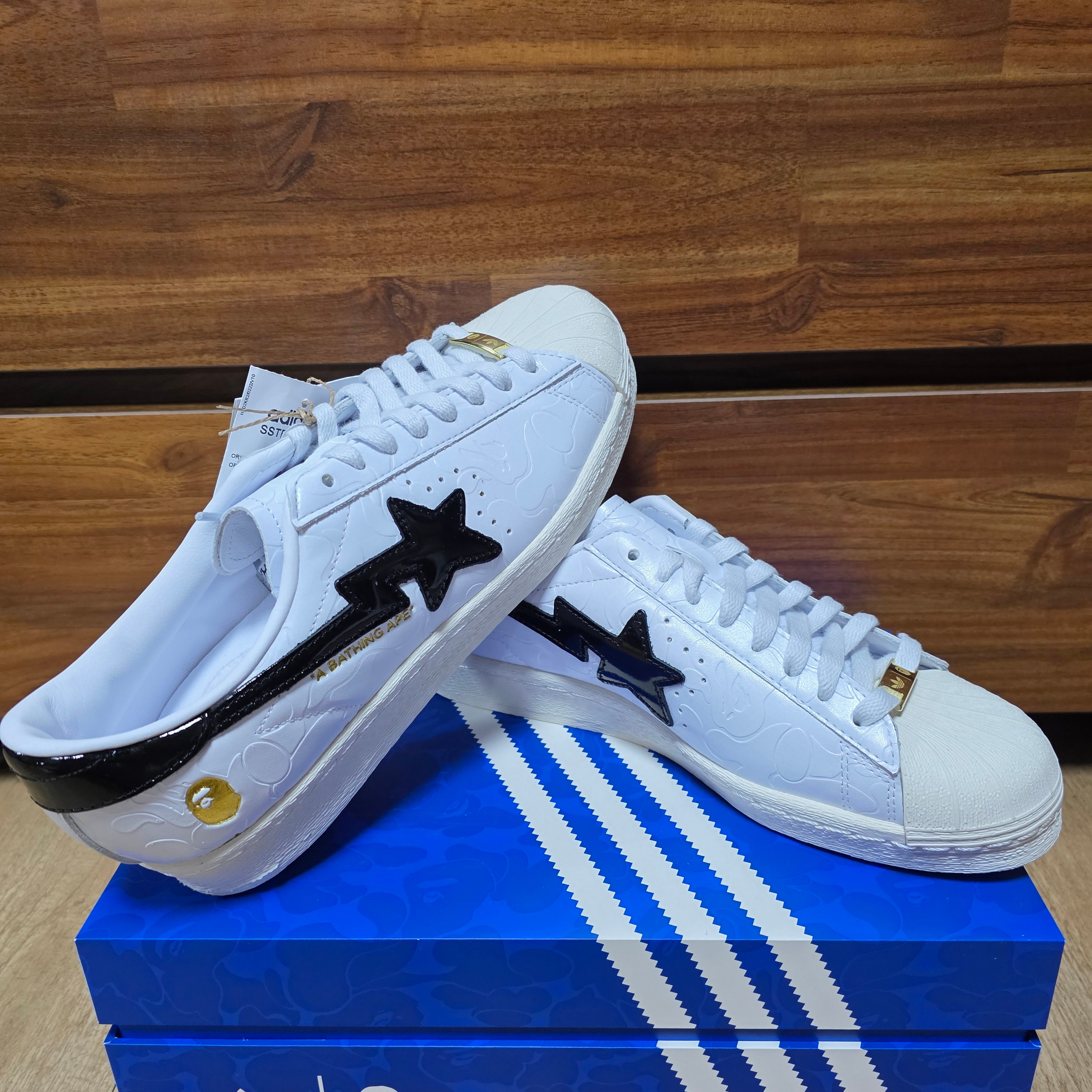 Adidas x BAPE Superstar Vintage Cloud White Core Black 착용 스타일 - 2