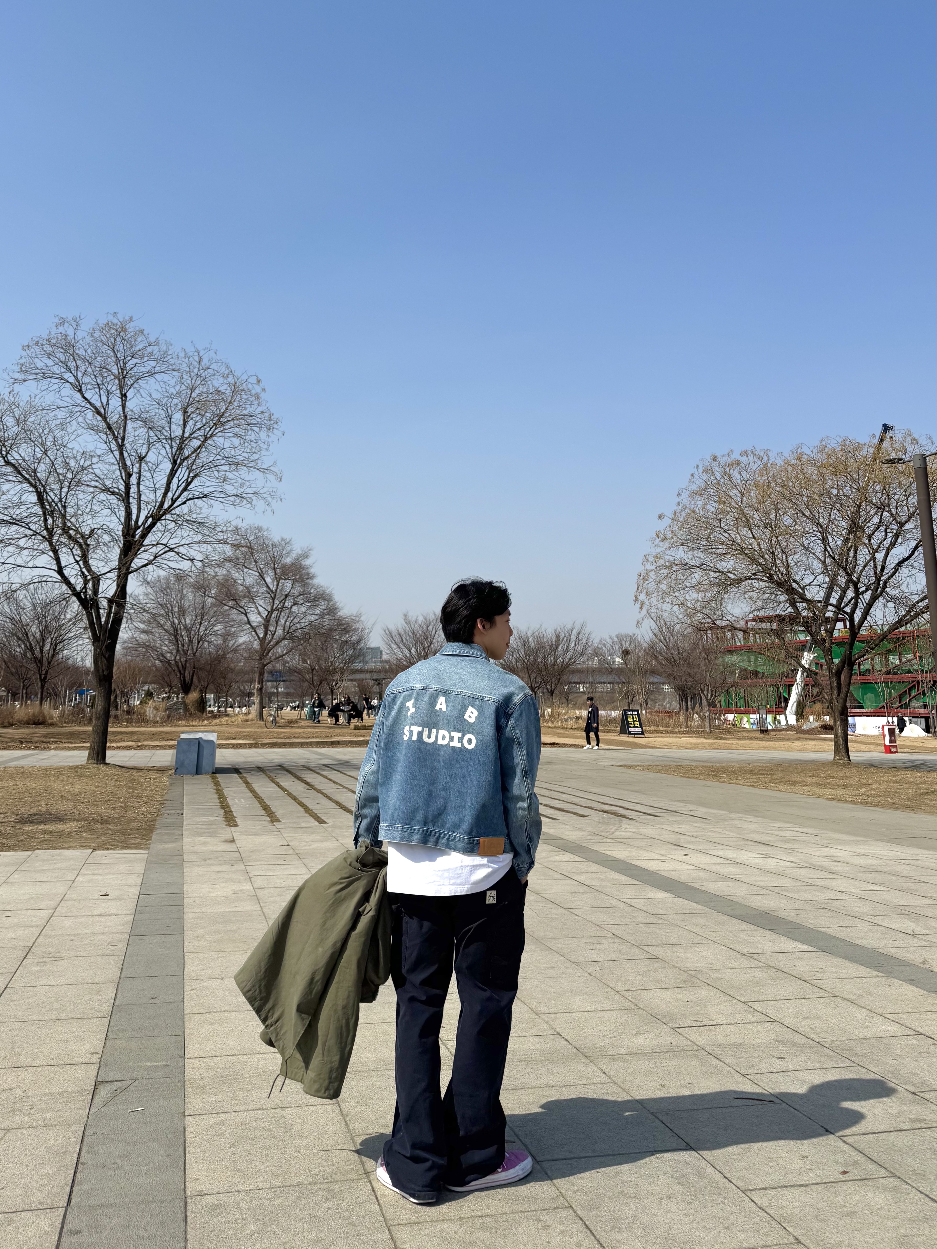 IAB Studio x Lee Denim Jacket Indigo Indigo Medium, Converse One Star Pro Flower Light Orchid 착용 스타일