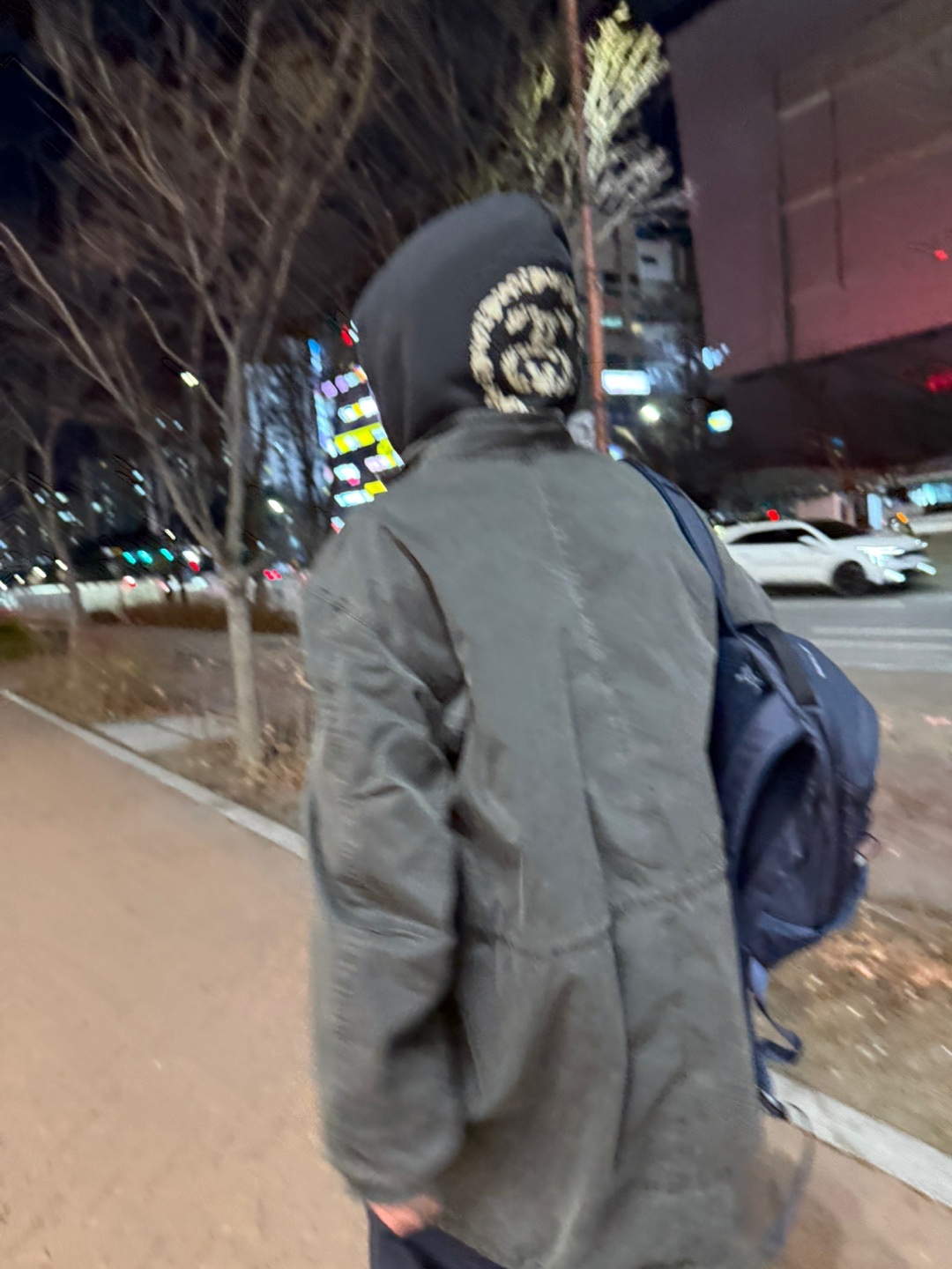 (W) 아식스 x 키코 코스타디노브 젤 플라메 그레이 블랙, 스투시 x 데님 티어스 그래픽 후드 블랙 착용 스타일 - 2