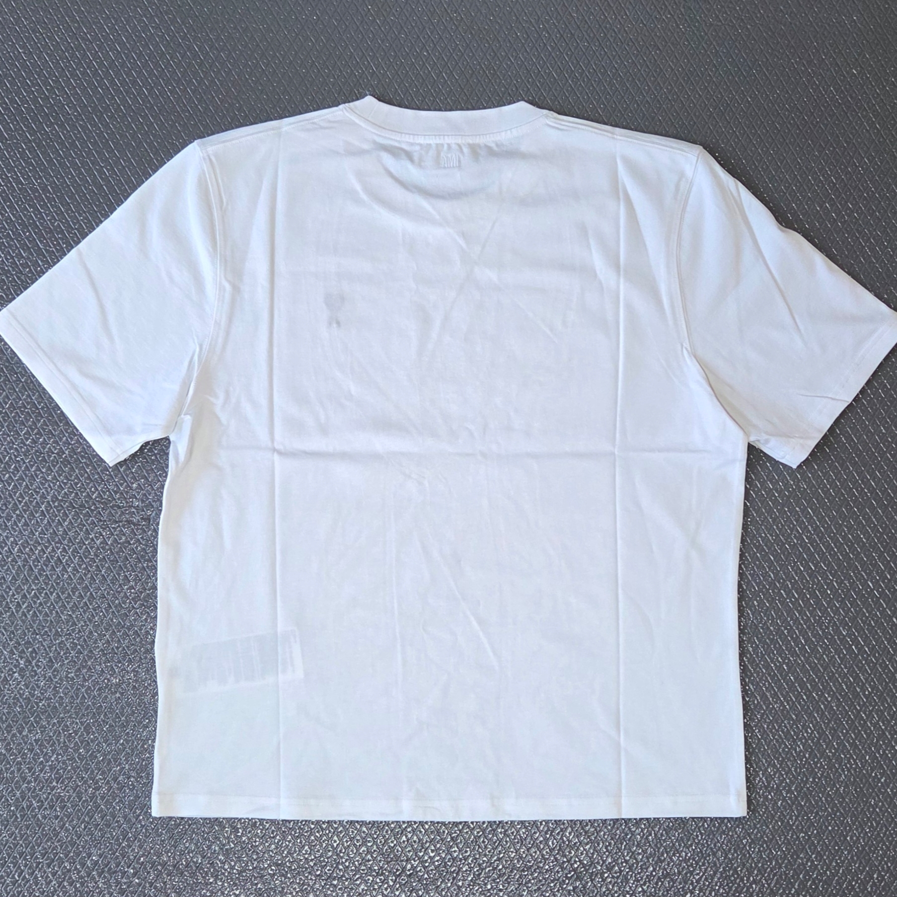 AMI de Coeur Boxy Fit T-Shirt White 착용 스타일 - 2