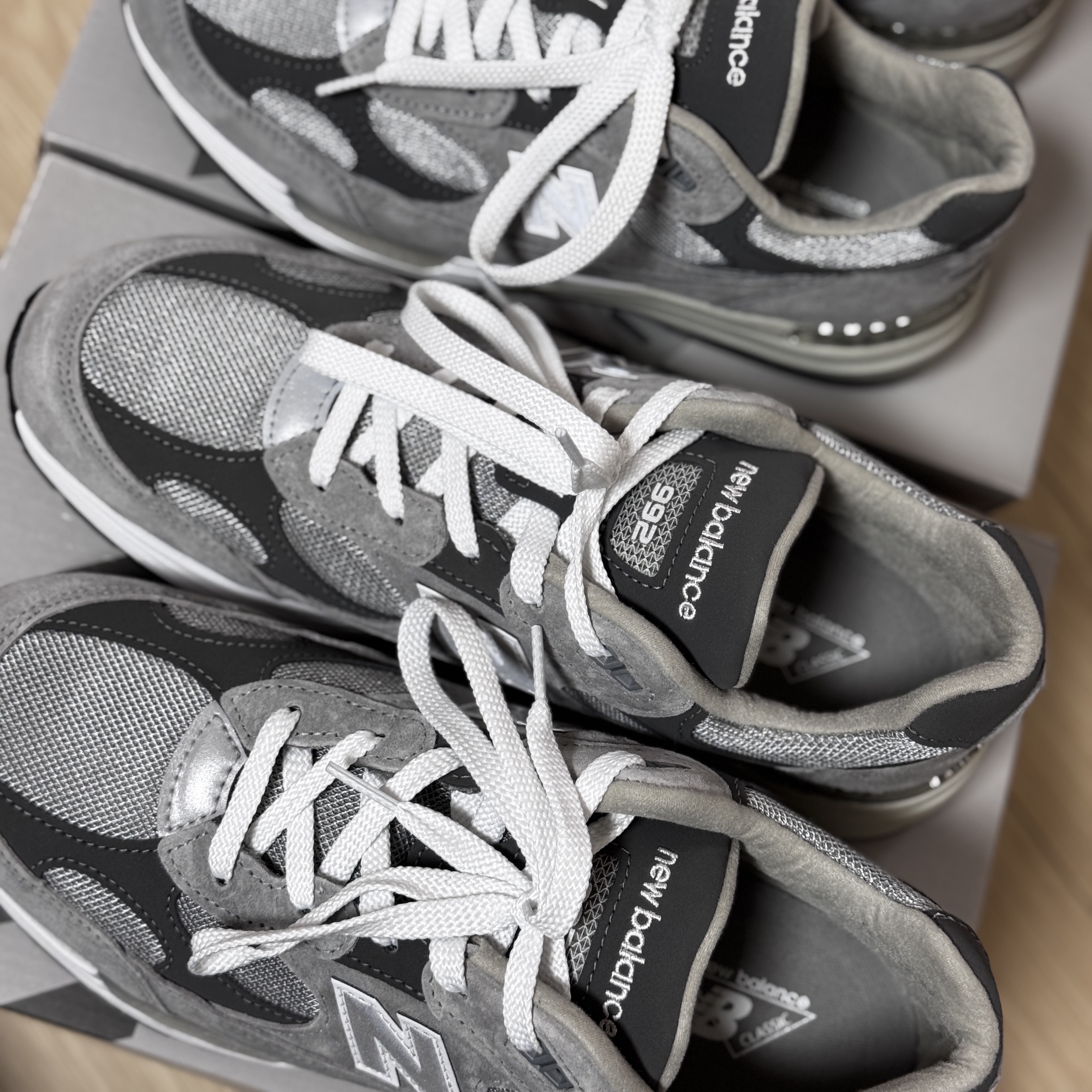 New Balance 992 Made in USA Core Grey Silver Metallic 착용 스타일