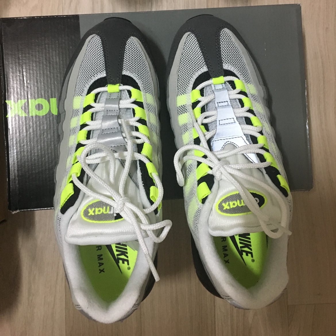 Nike Air Max 95 OG Neon 2015 착용 스타일 - 1