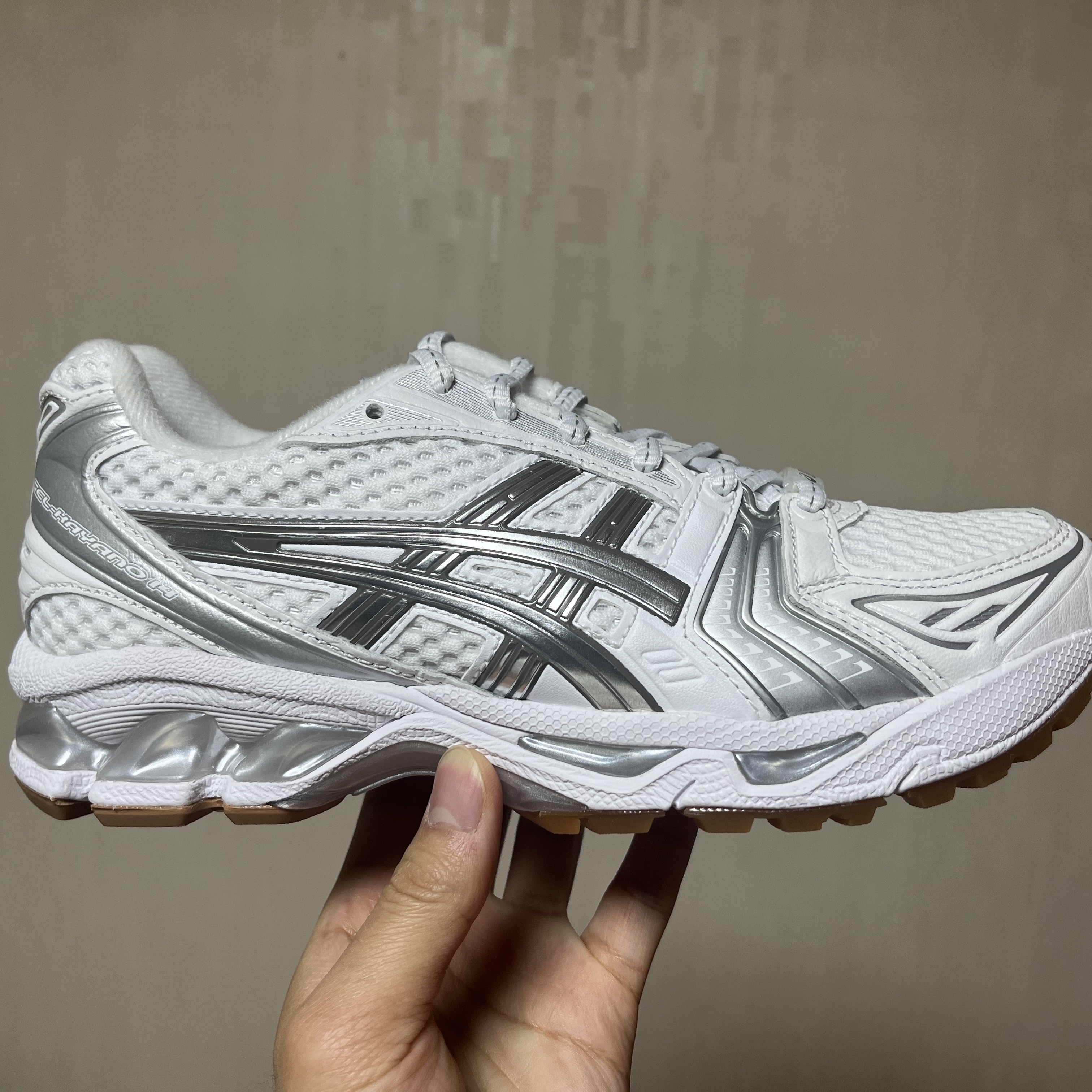 Asics x A.P.C. Gel-Kayano 14 White Pure Silver 착용 스타일
