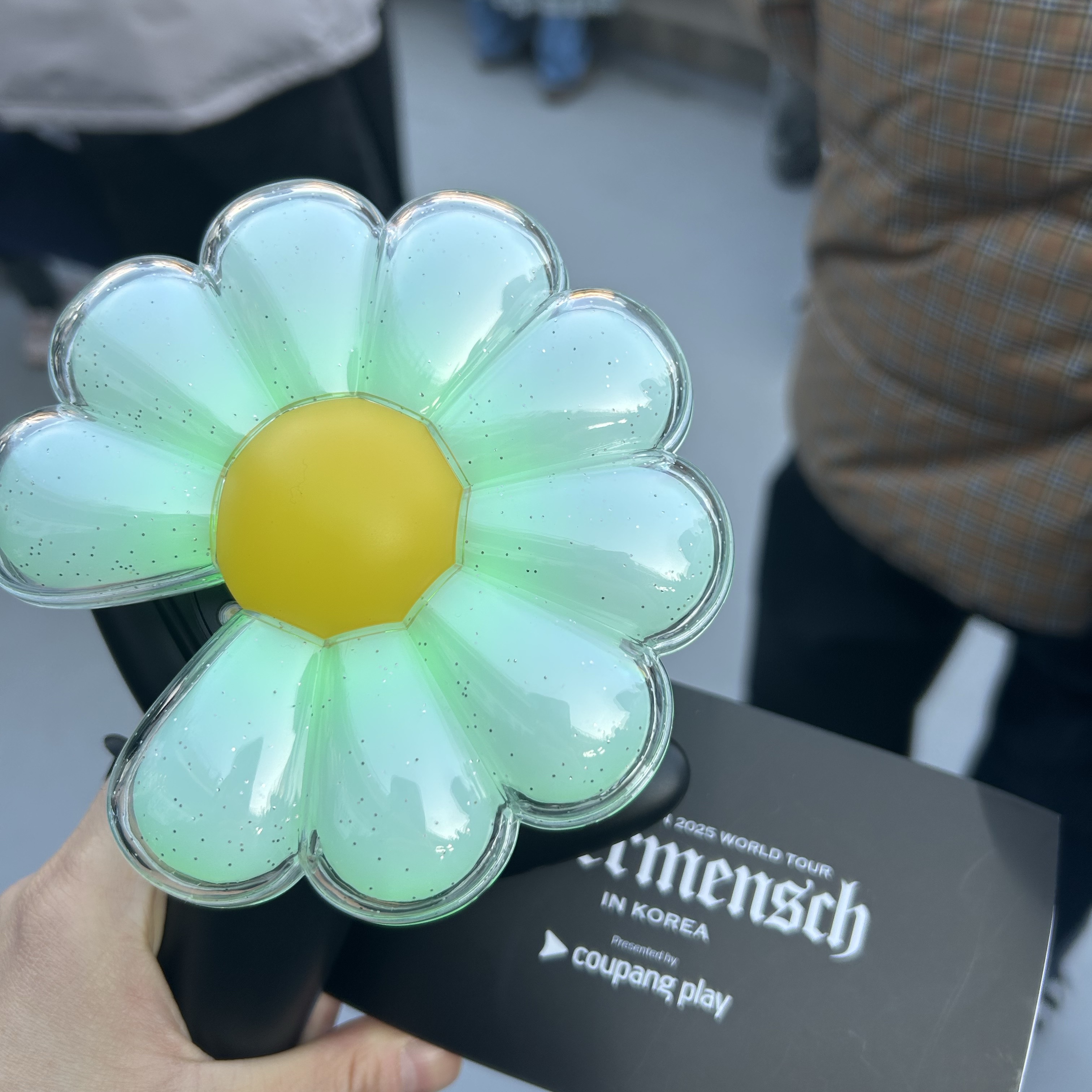 G-DRAGON Ubermensch Official Light Stick, G-DRAGON Ubermensch Long Sleeve T-Shirt Black 착용 스타일 - 2