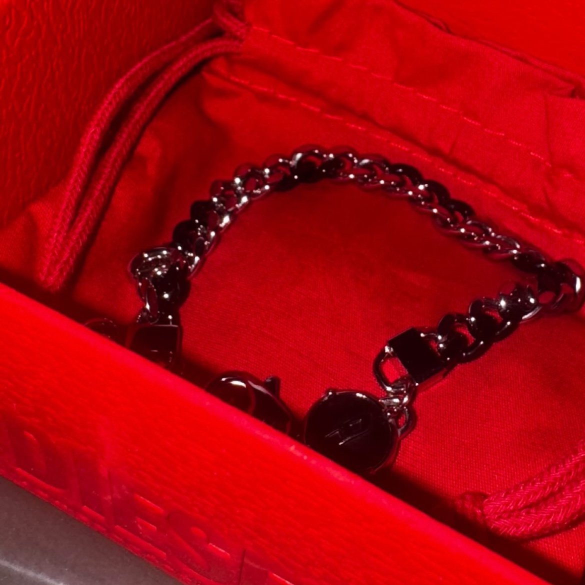 Diesel Dx1498 Two-Tone Stainless Steel Chain Bracelet Black 착용 스타일