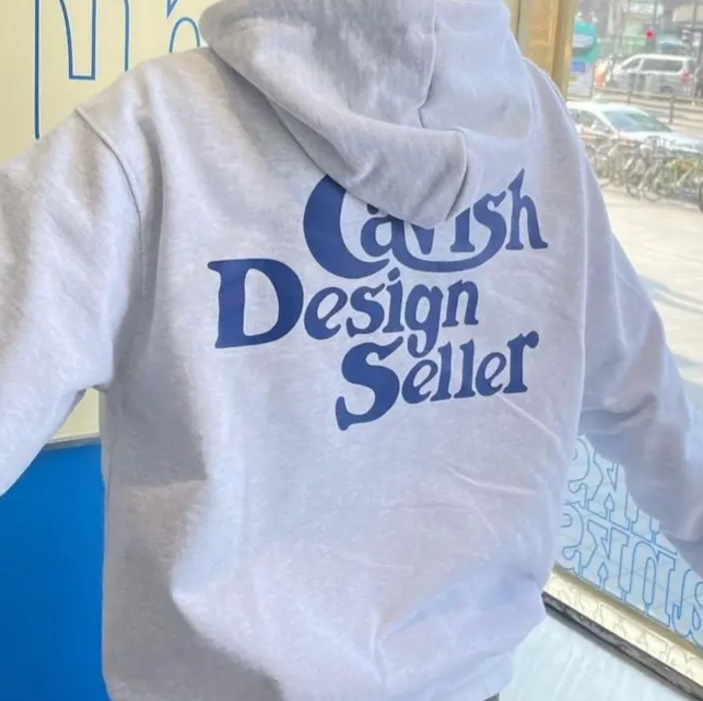 CAVISH Seller Logo Zip Up Hoodie Light Grey 착용 스타일
