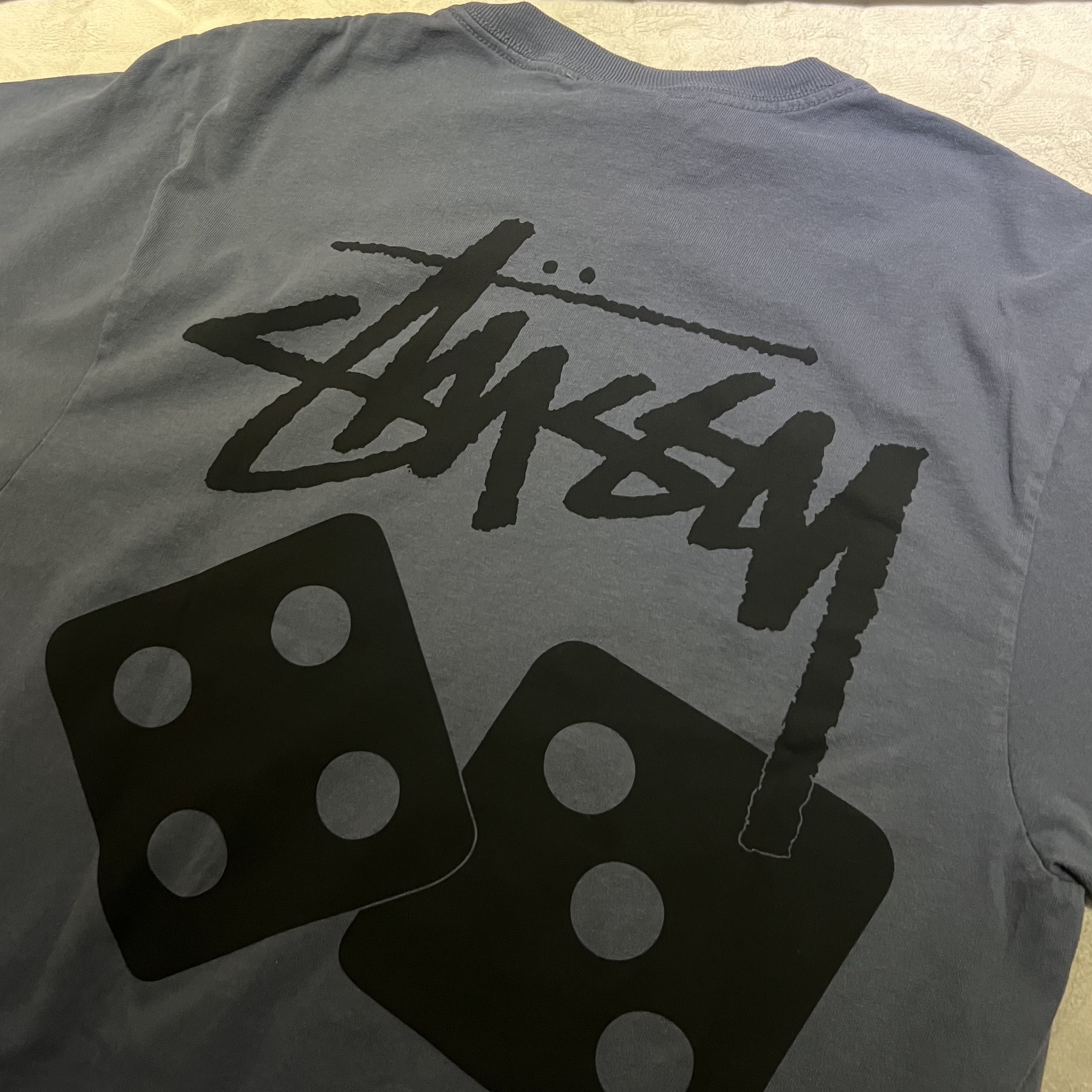 Stussy Pigment Dyed Dice T-Shirt Navy, Stussy New Era 9twenty Basic Trucker Deep Navy 착용 스타일 - 2