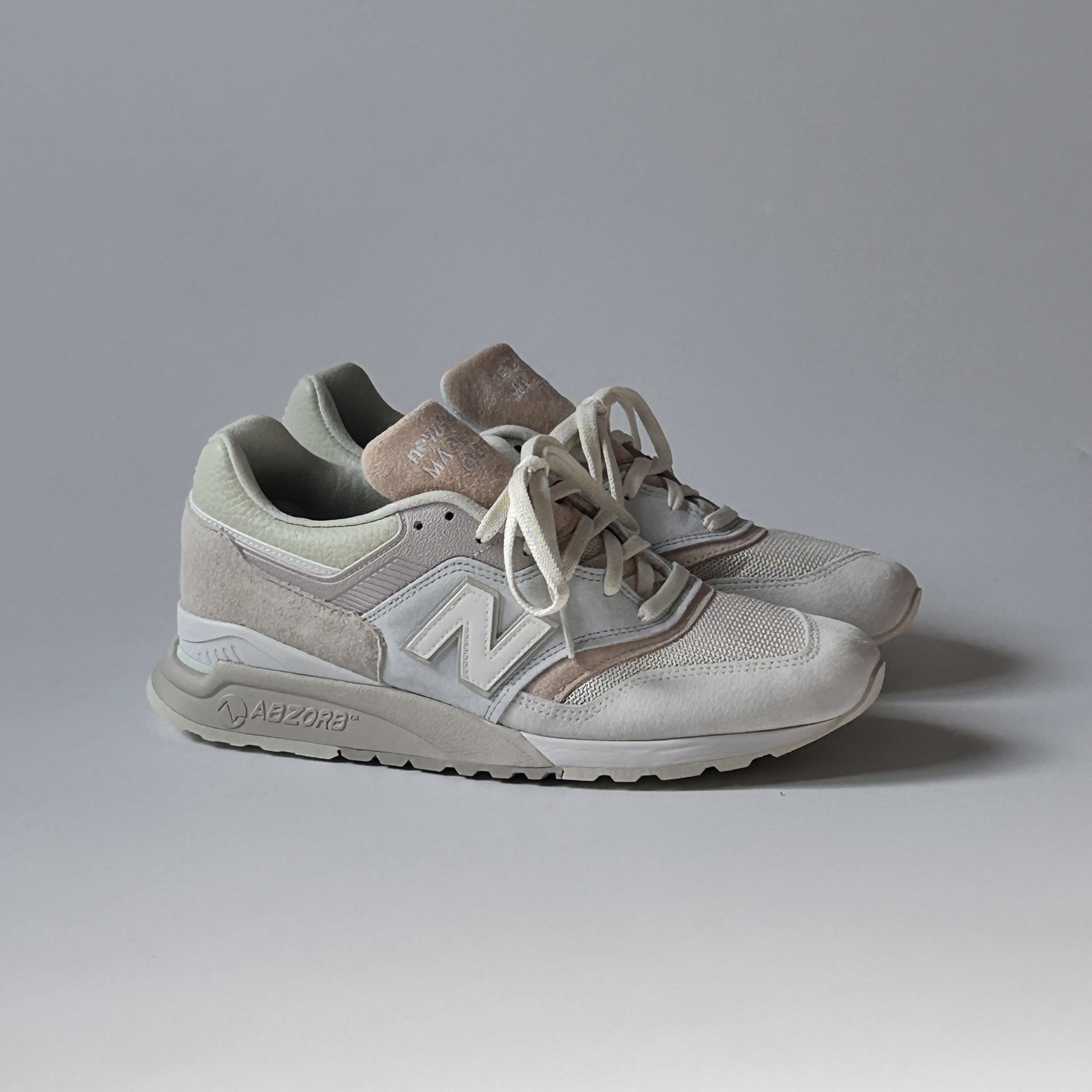 New Balance x Ronnie Fieg 997.5 Made in USA White Ice Blue 착용 스타일