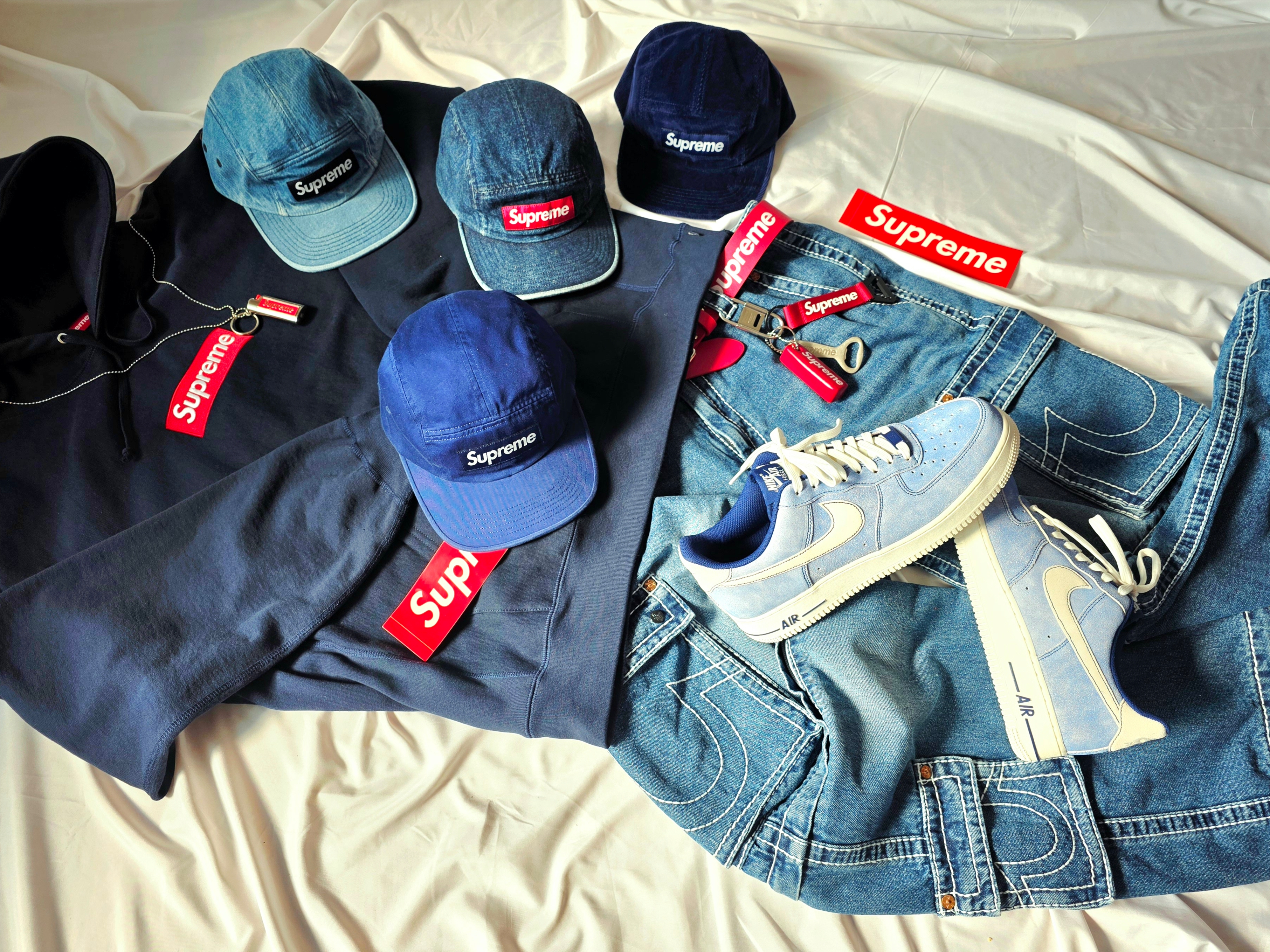 Supreme Box Logo Hooded Sweatshirt Navy - 24FW, True Religion x Fetch Denim Separate Cargo Pants Indigo 착용 스타일 - 2