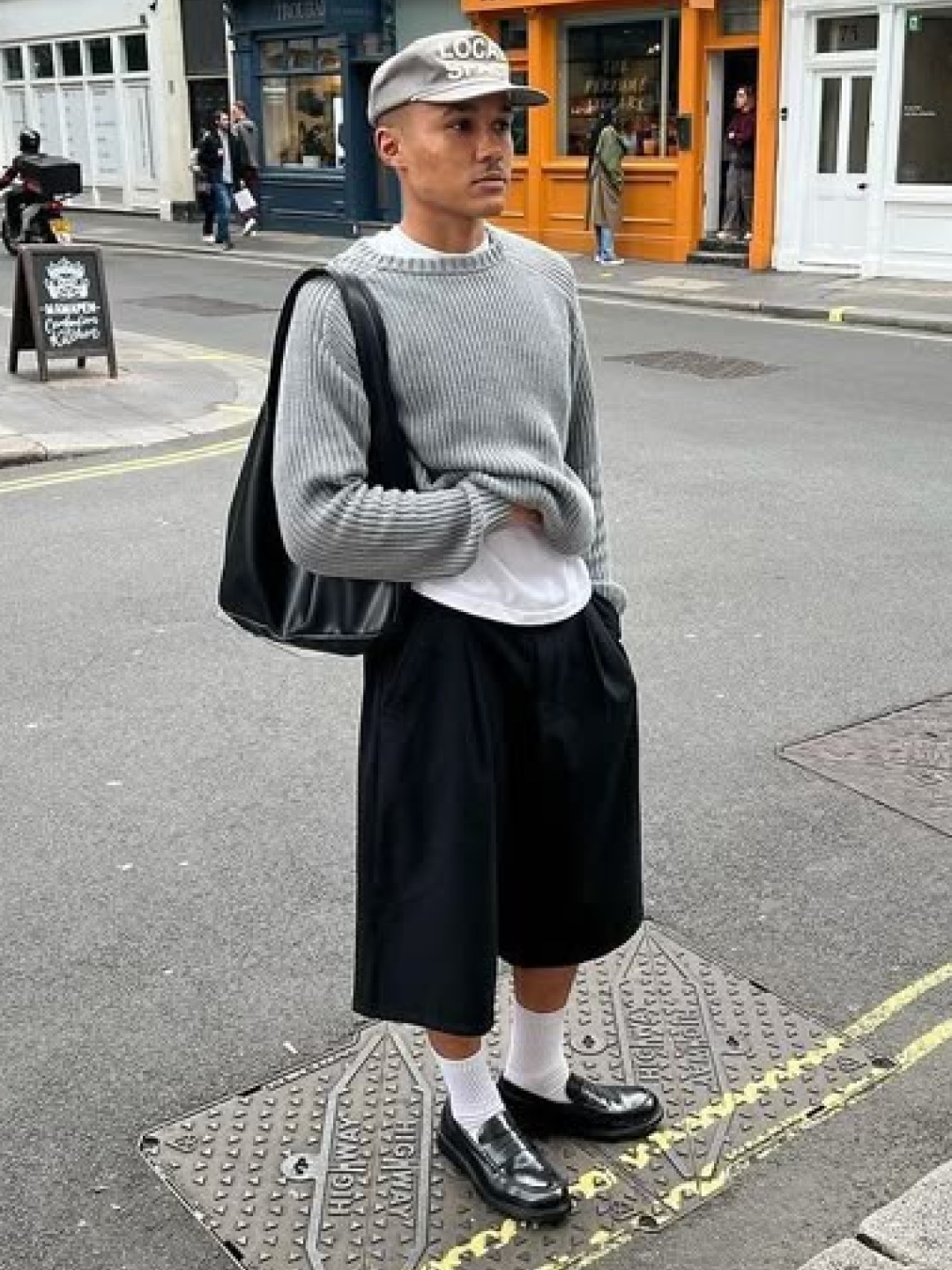MJD Waffle Wide Carpenter Bermuda Pants Black, SLOW RECORD HOUSE Carpenter Bermuda Wide Denim Pants Medium Blue 착용 스타일 - 3