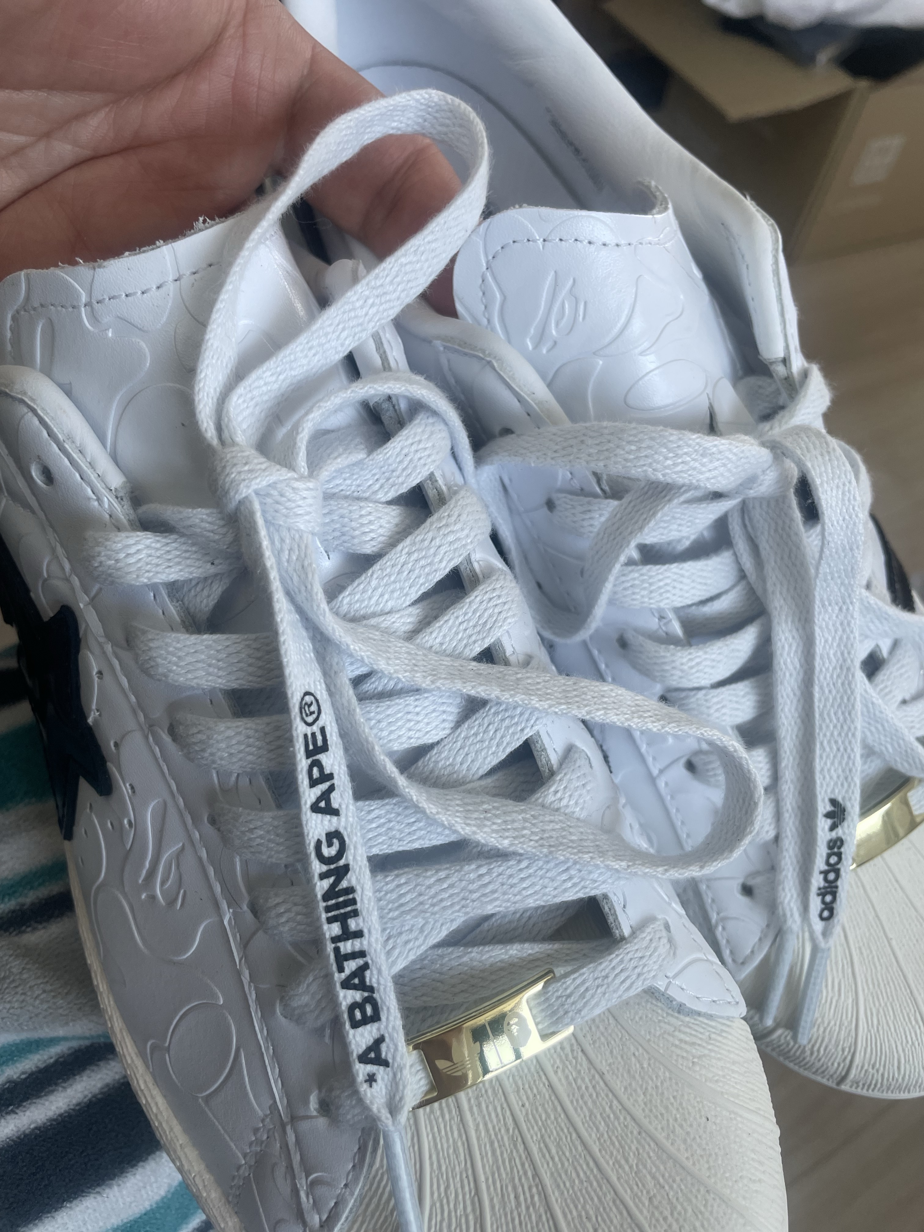 Adidas x BAPE Superstar Vintage Cloud White Core Black 착용 스타일 - 2