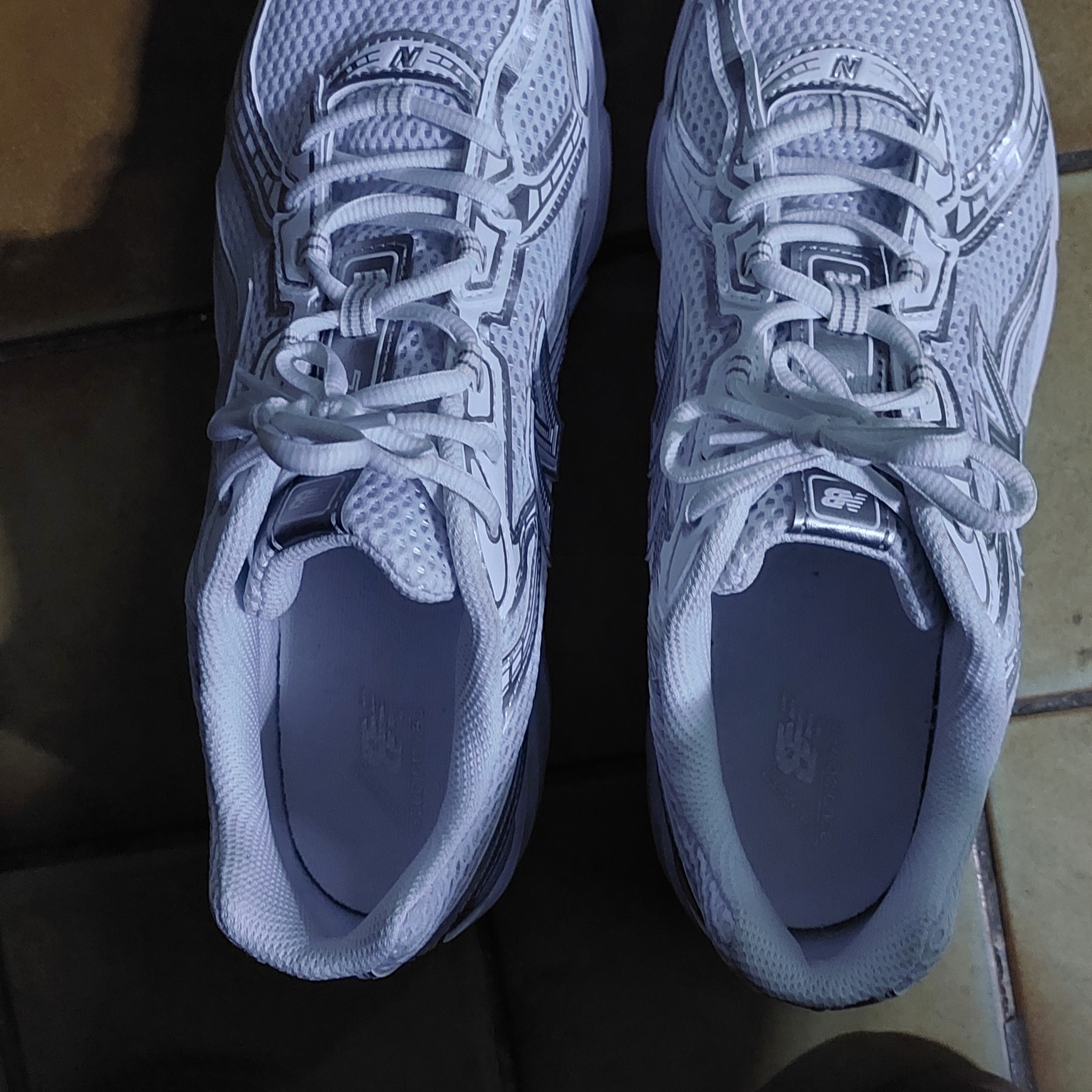New Balance 740v2 White Silver Metallic 착용 스타일
