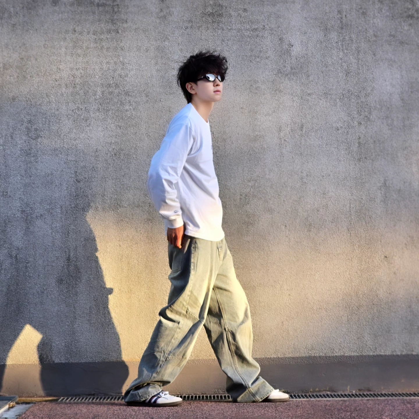 CAVISH Seller Logo Ls Tee White, Adidas Samba LT Crystal White Dark Blue Gum 착용 스타일 - 6