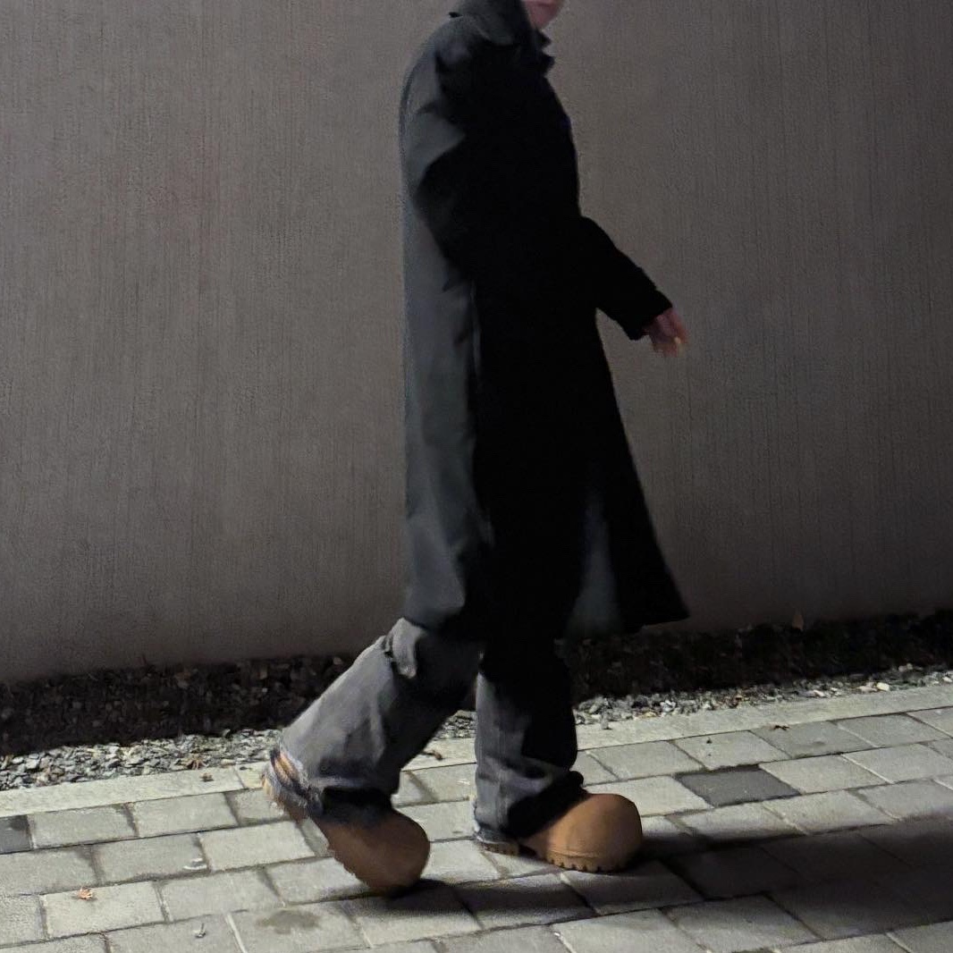 Balenciaga Alaska Fur Boot Brown 착용 스타일