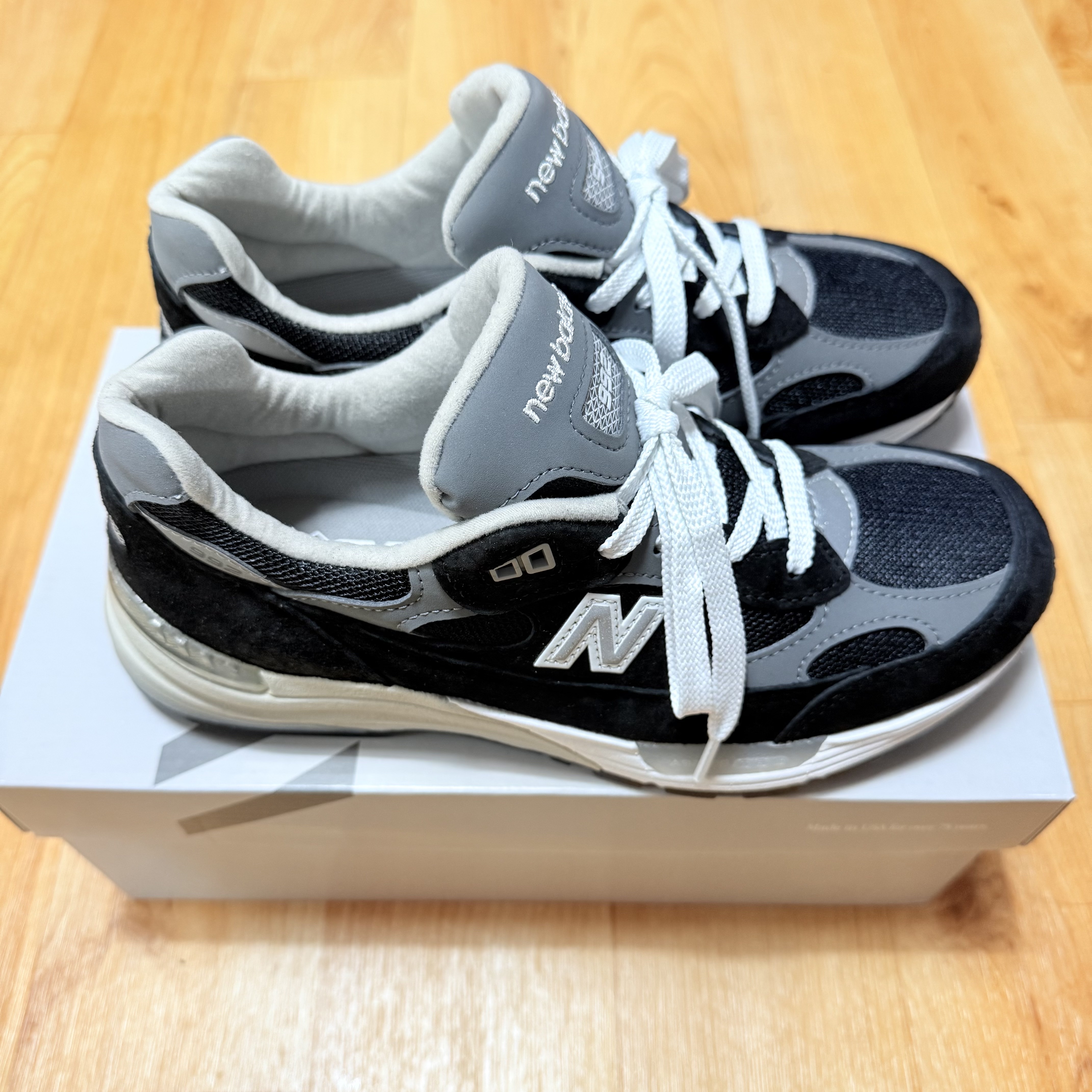 New Balance 992 Made in USA Core Black Grey 착용 스타일 - 4