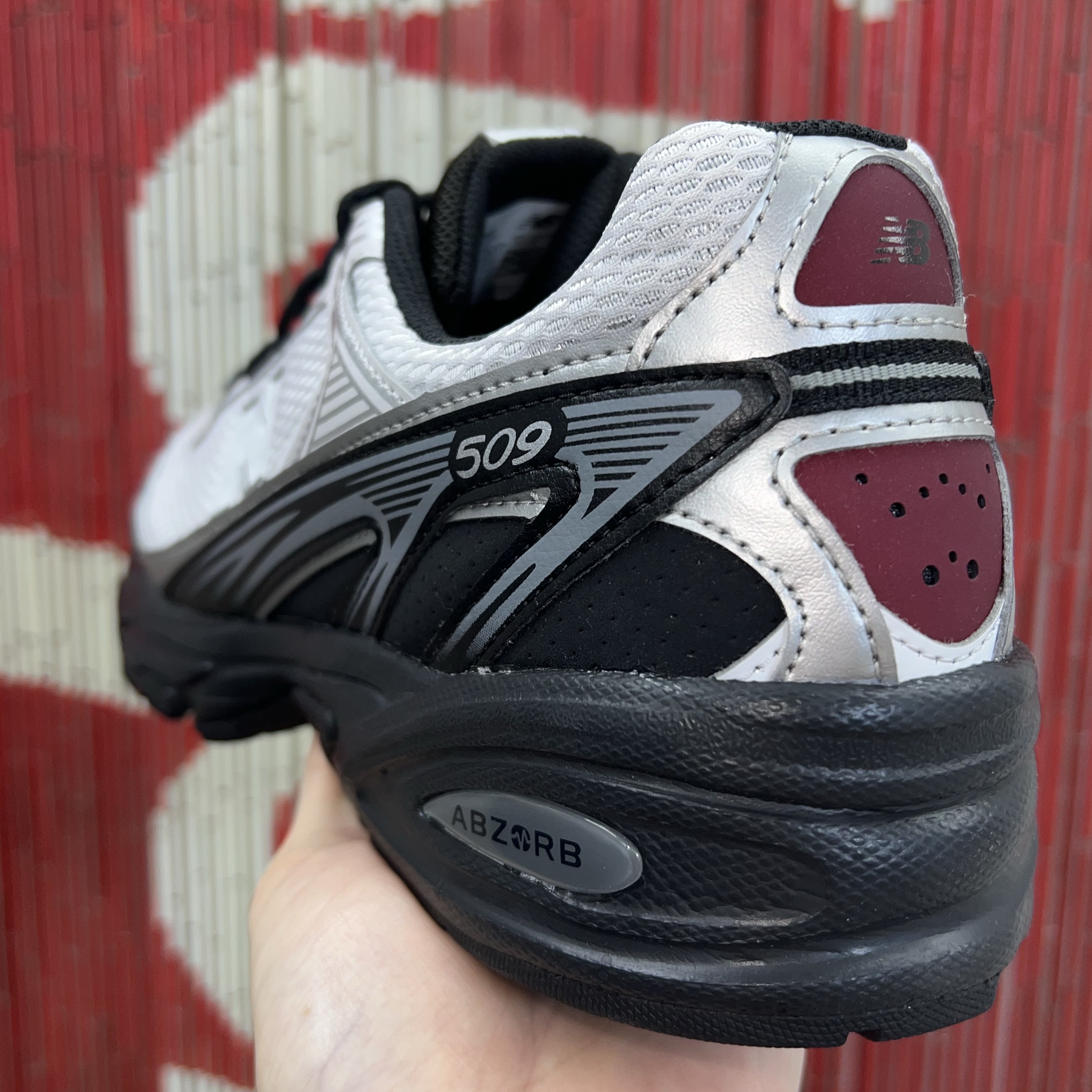New Balance 509 Black Gray 착용 스타일