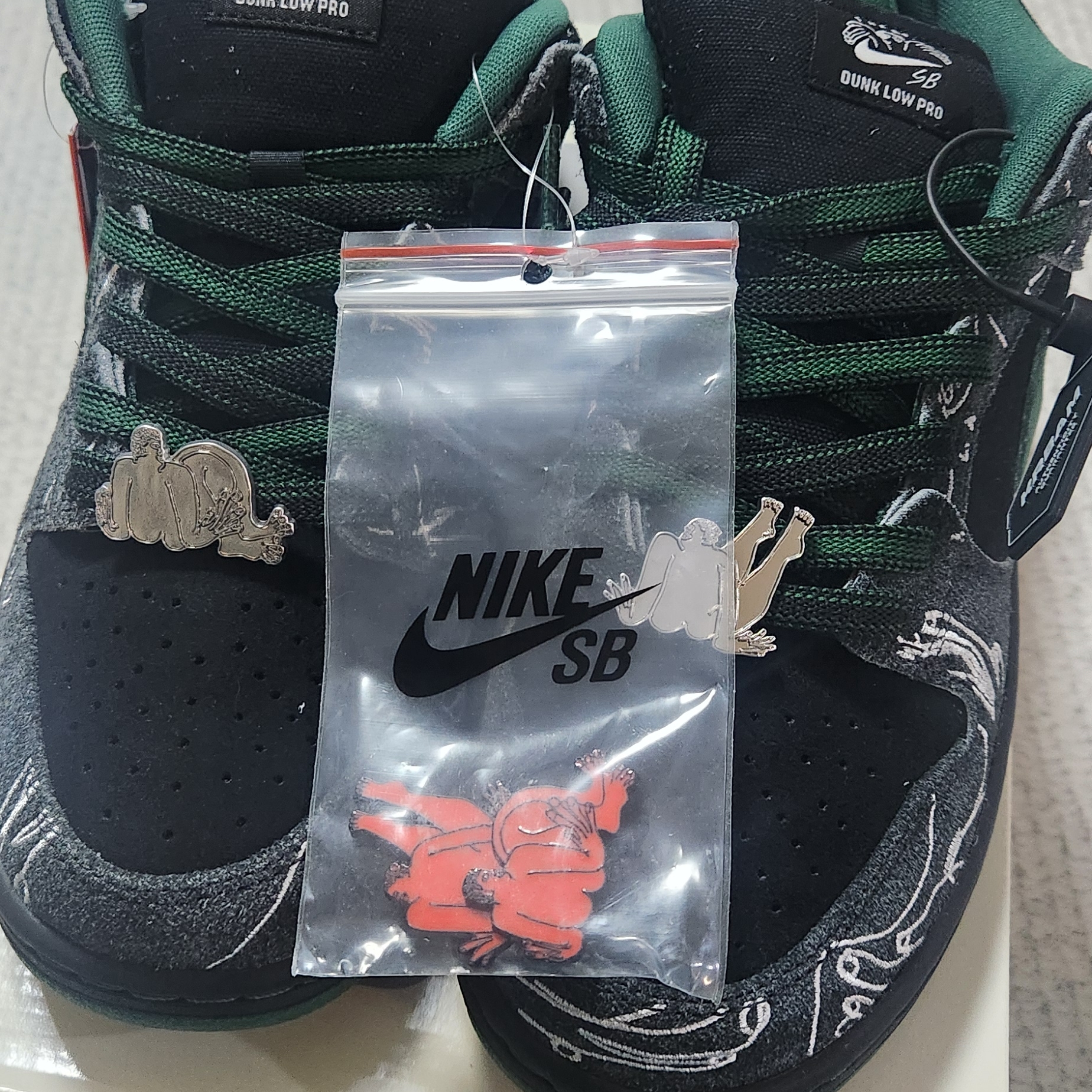 Nike x There SB Dunk Low Pro Anthracite and Gorge Green 착용 스타일 - 2