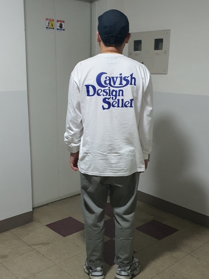 CAVISH Seller Logo Ls Tee White, Nike V2K Run Pure Platinum Wolf Grey 착용 스타일
