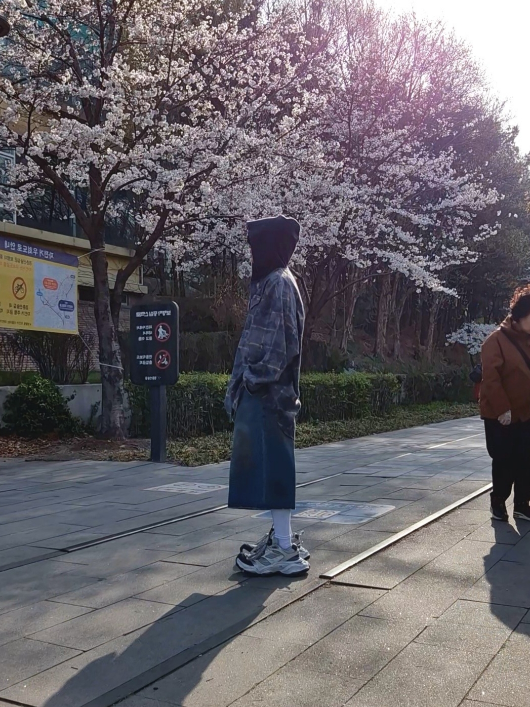 젠틀 몬스터 x 메종 마르지엘라 MM104 블랙 블랙 착용 스타일 - 3