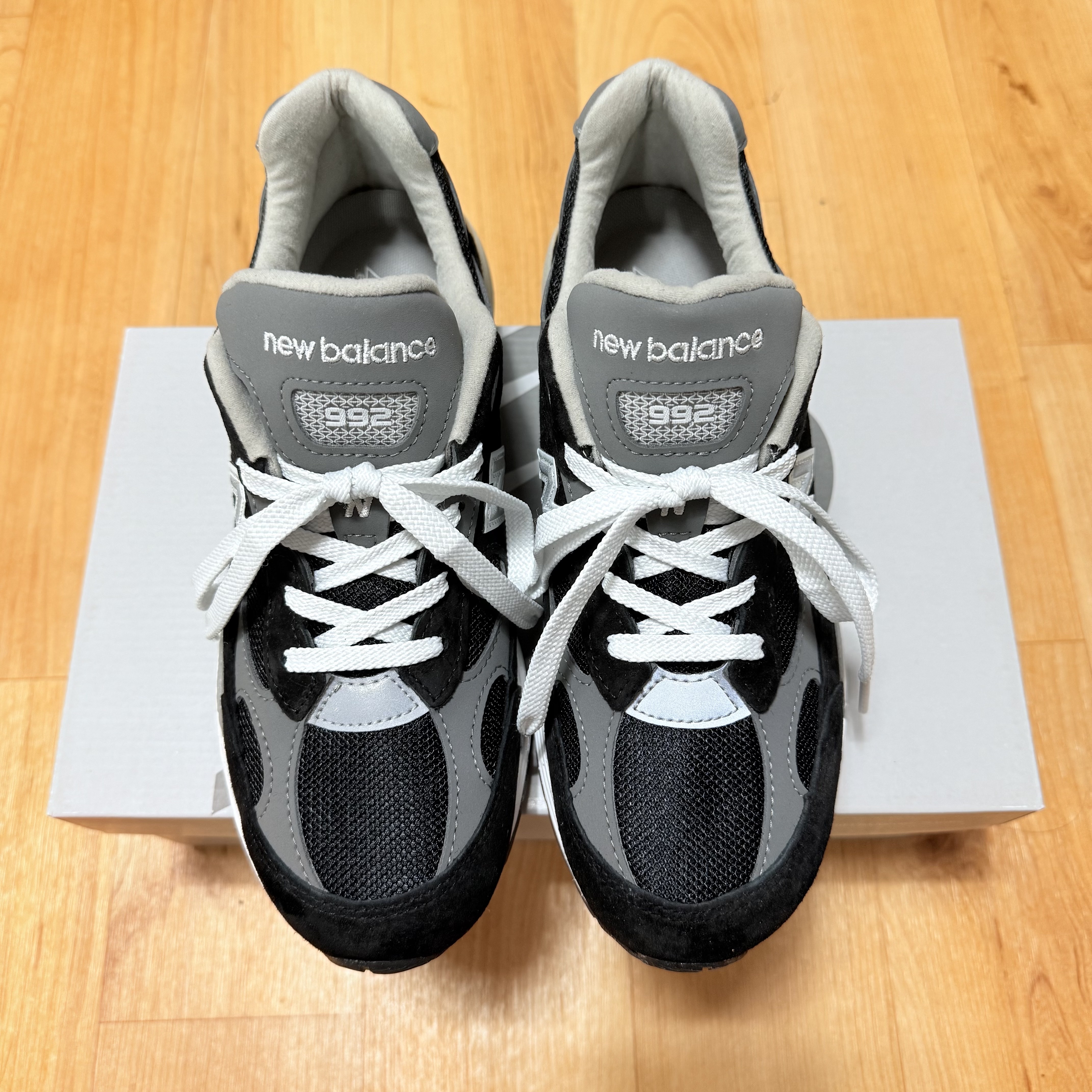 New Balance 992 Made in USA Core Black Grey 착용 스타일 - 1