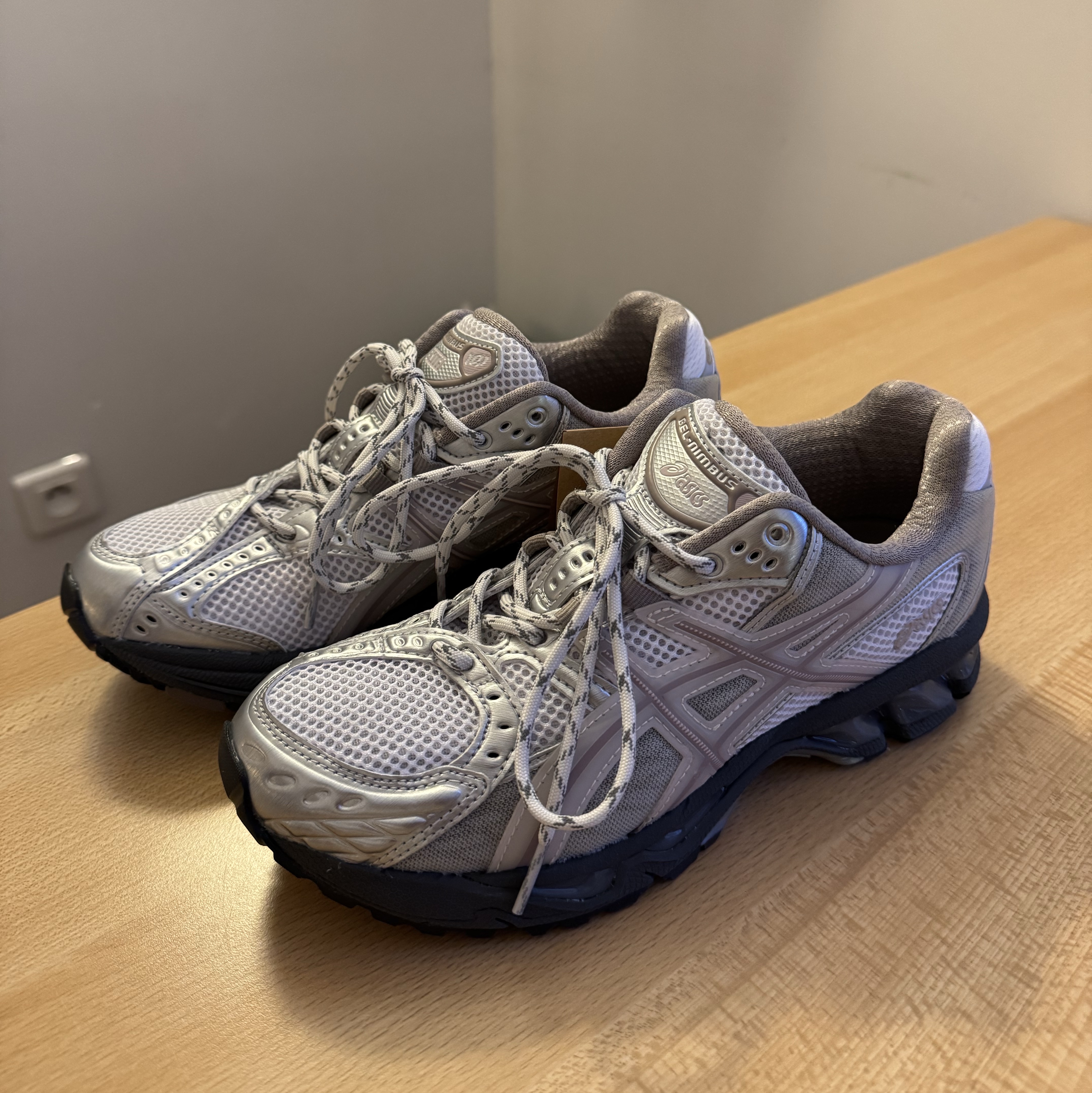 Asics x Ronnie Fieg Gel-Nimbus 10.1 White Morganite 착용 스타일