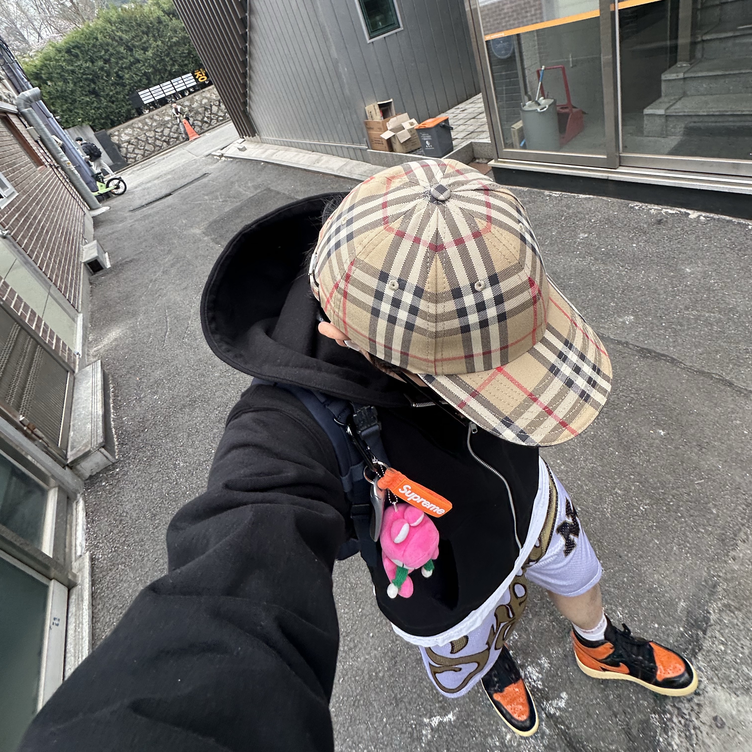 Supreme Big Script Mesh Short White - 24SS, Jordan 1 Retro High Shattered Backboard 3.0 착용 스타일