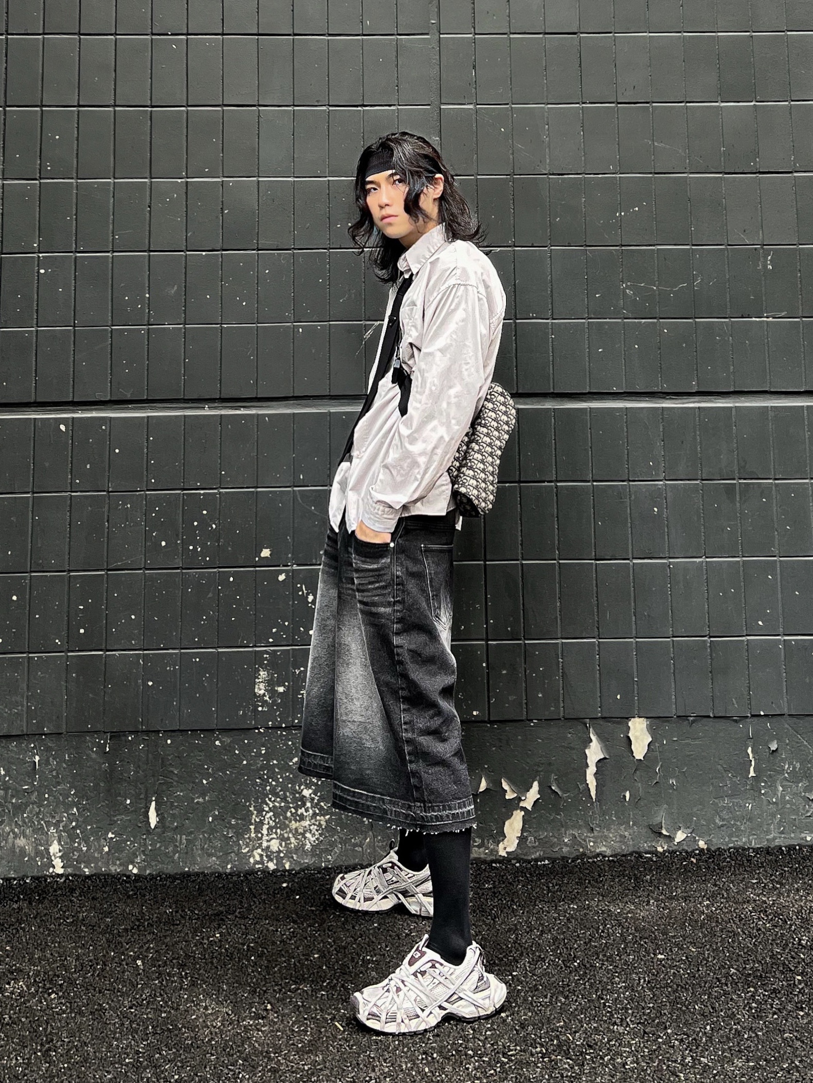Prada Re-Nylon Gabardine Tie Black, Dior Saddle Bag Beige & Black Dior Oblique Jacquard 착용 스타일 - 5