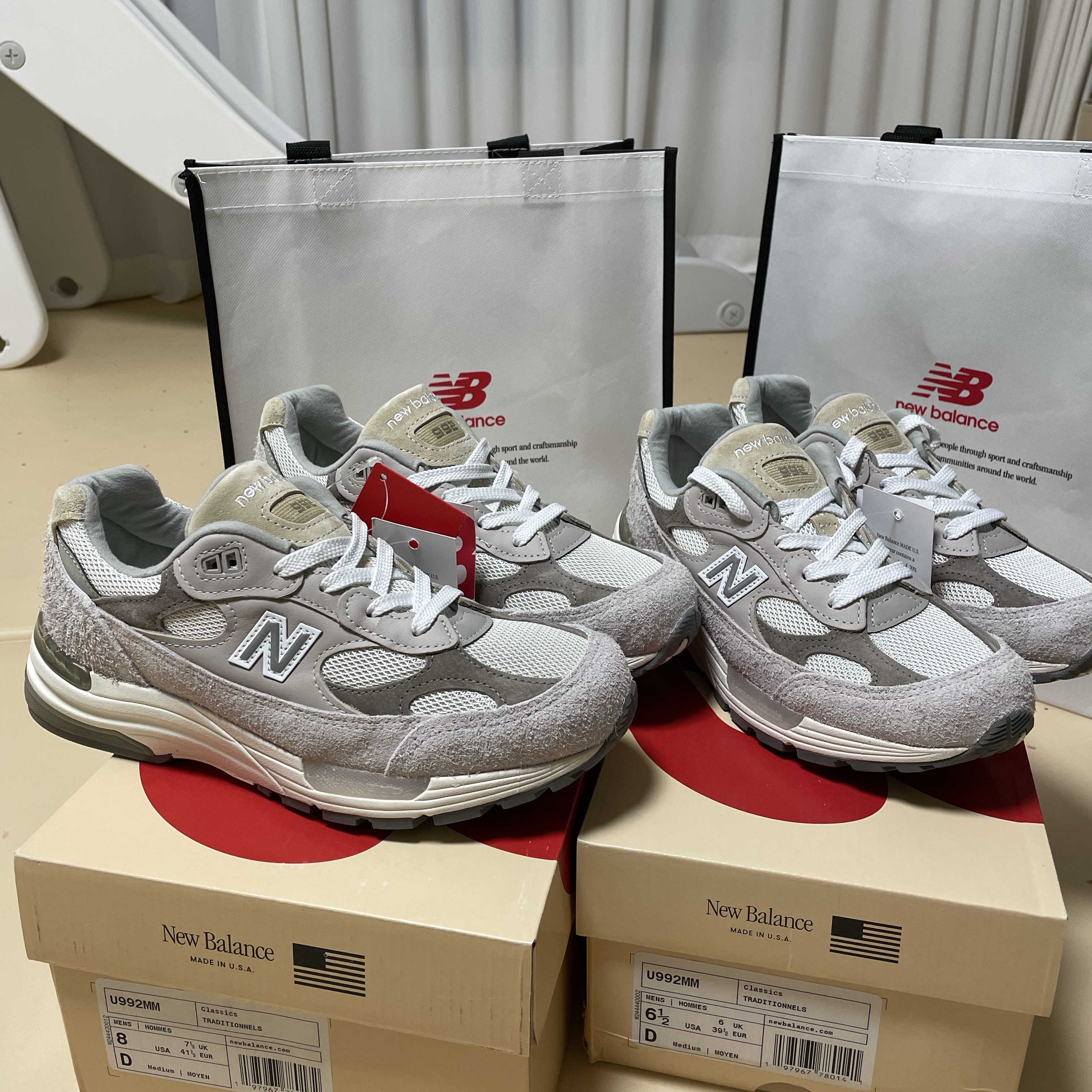 New Balance 992 Made in USA Moonrock Mushroom 착용 스타일 - 1