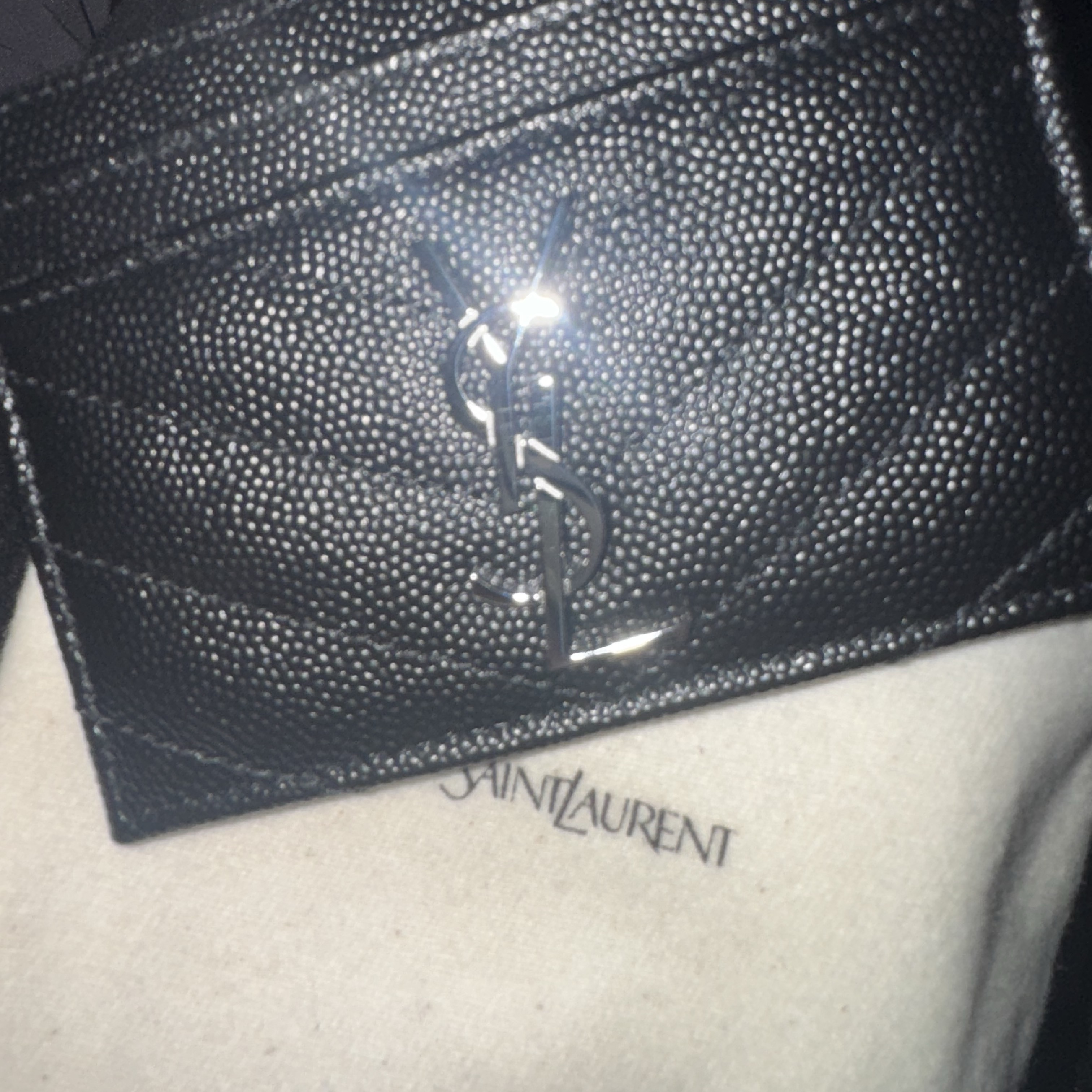 Saint Laurent Cassandre Matelasse Card Case in Grain De Poudre Embossed Leather Black 착용 스타일