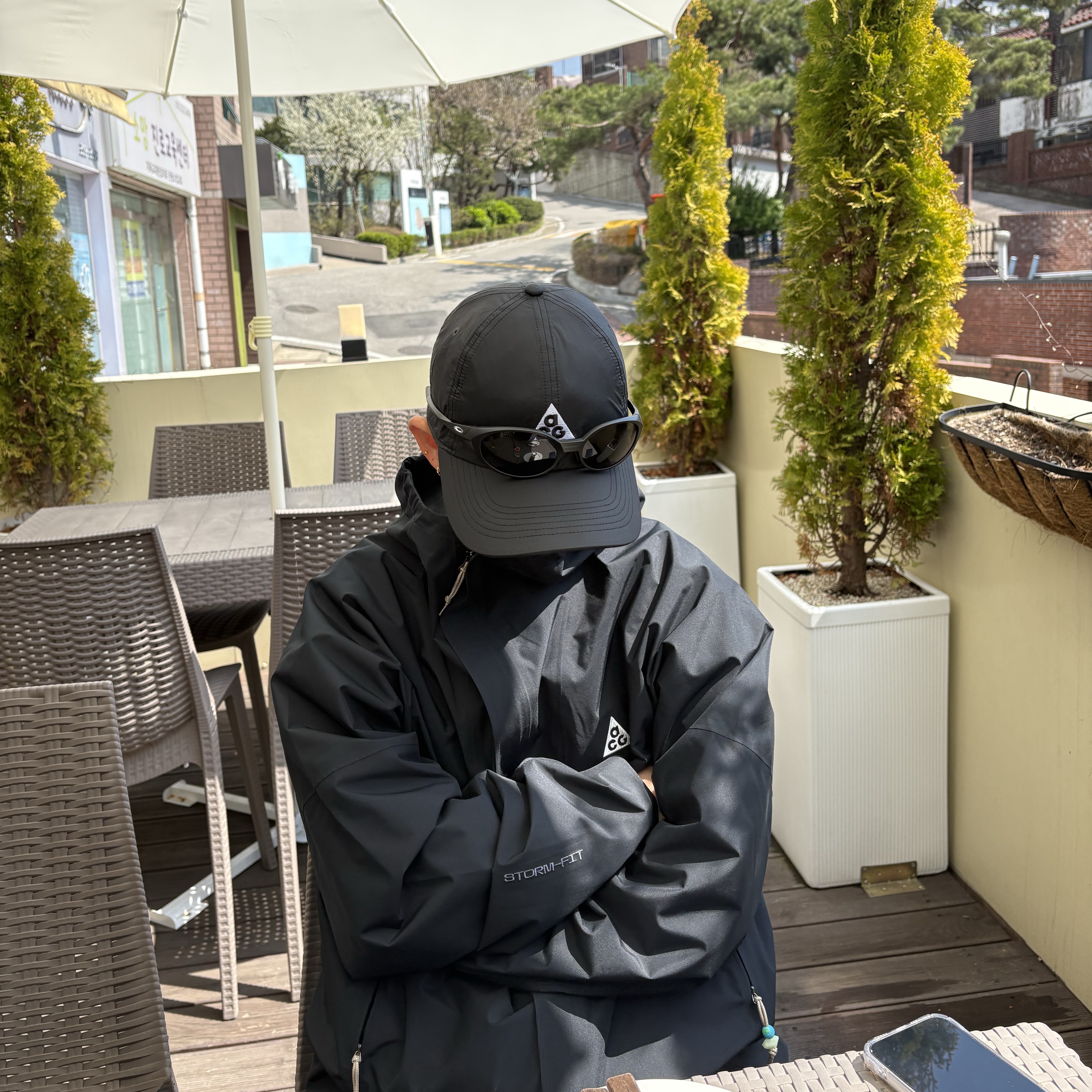 Nike ACG Trail Cap Black, Oakley Eye Jacket Redux Matte Black Frame Prizm Grey Lenses High Bridge Fit 착용 스타일
