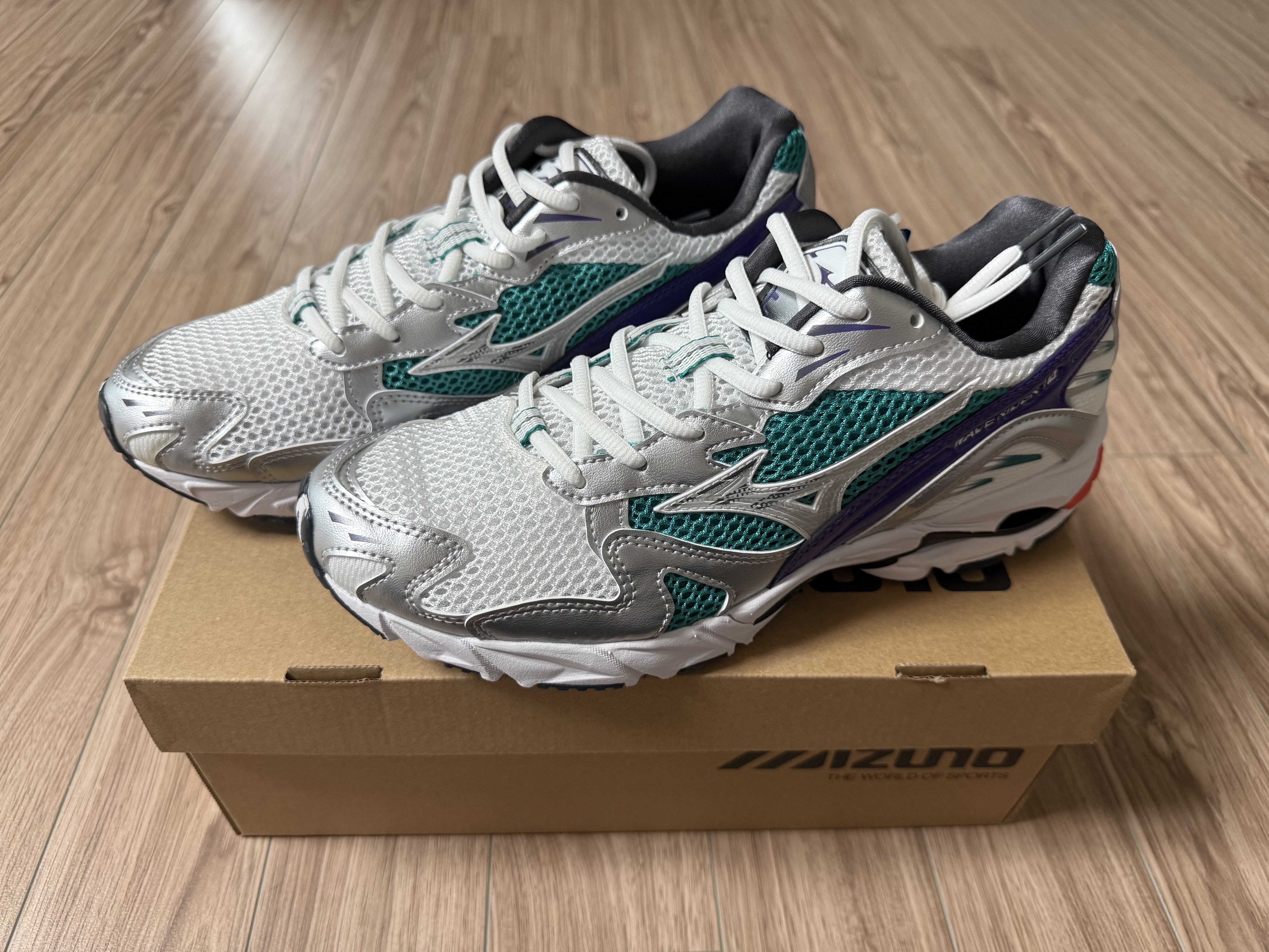 Mizuno Wave Rider 10 White Silver Teal Blue 착용 스타일