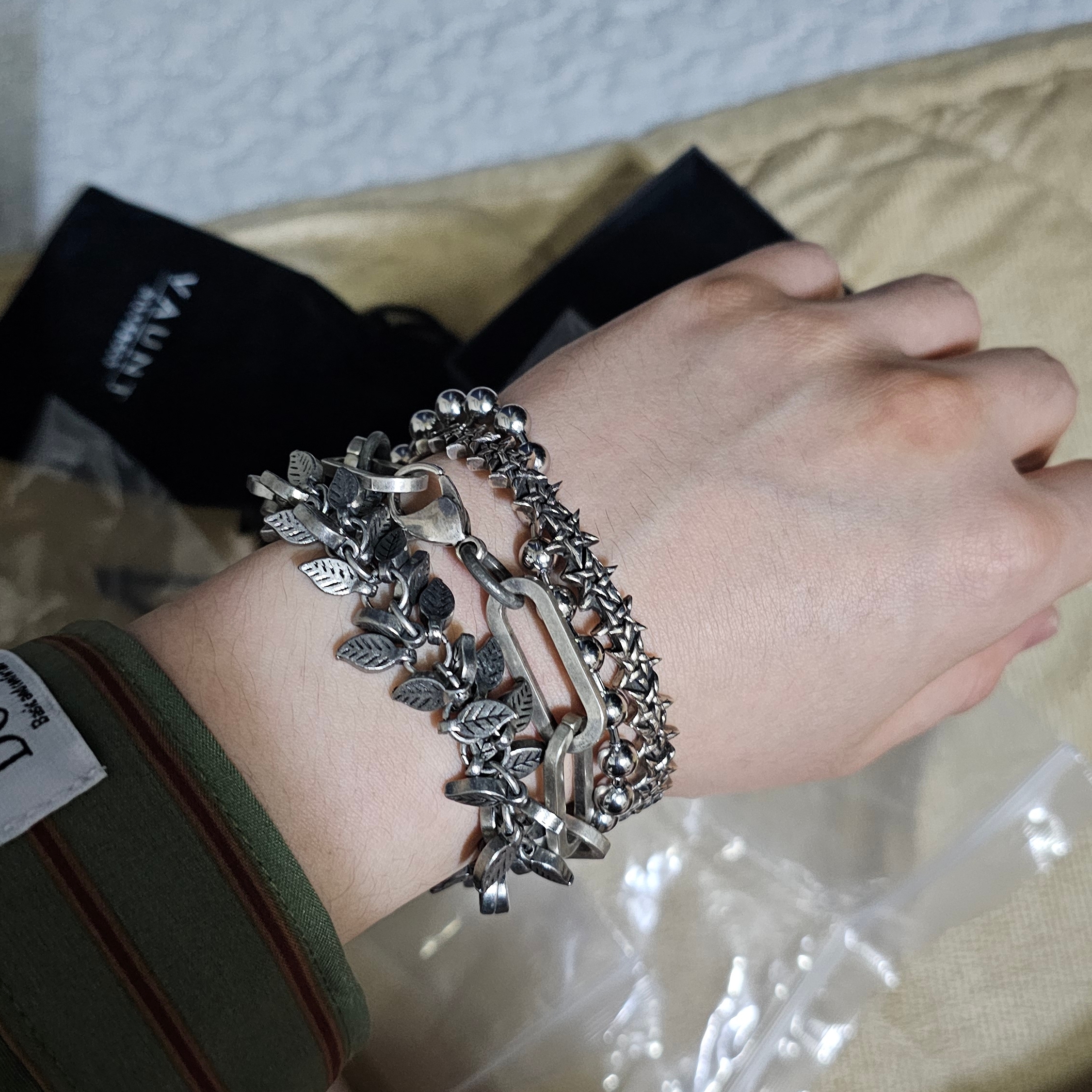 Hono Report Leaf Bracelet 착용 스타일