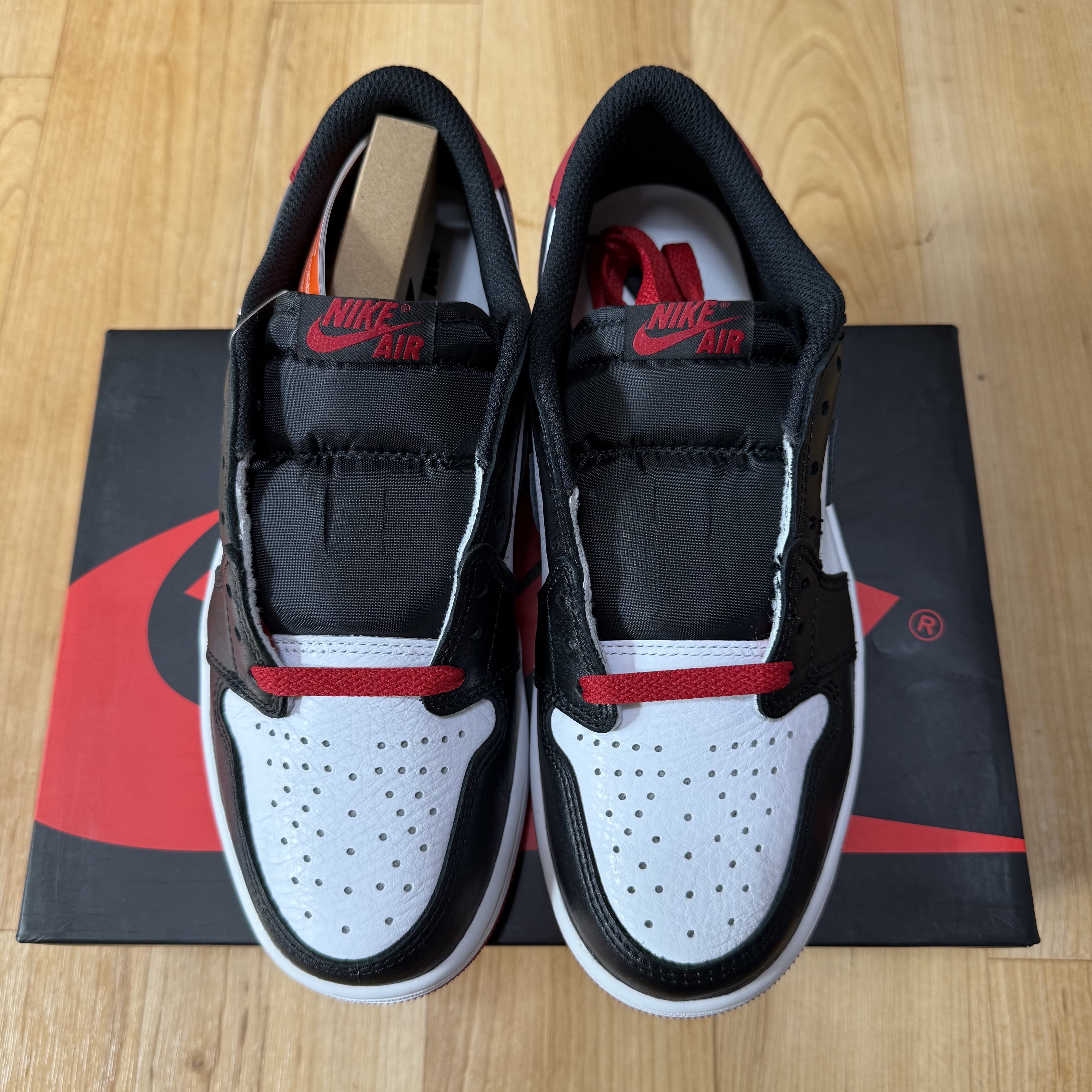 Jordan 1 Retro Low OG Black Toe 착용 스타일 - 1