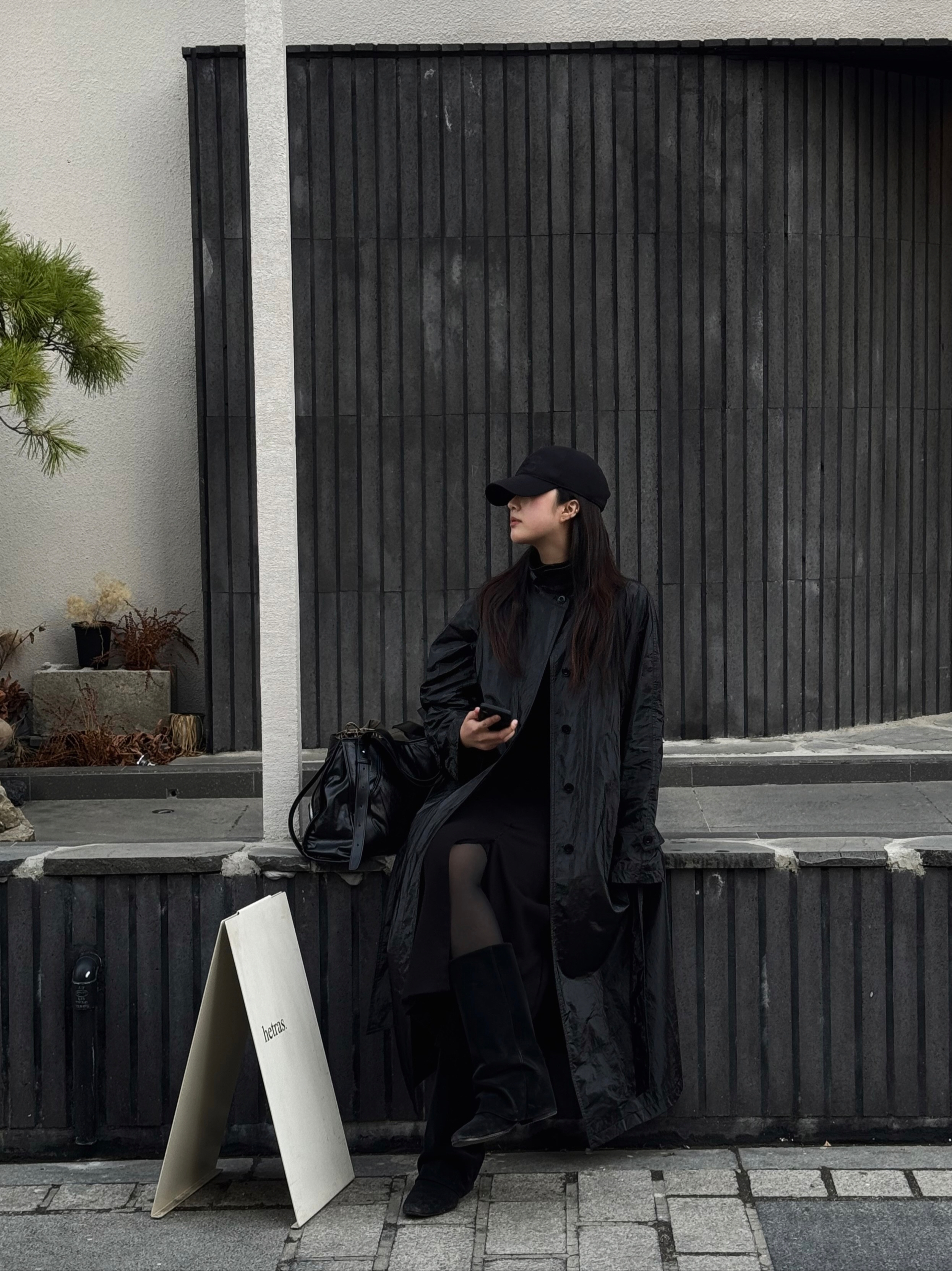 Matin Kim Two Way Strap Square Bag Black, THREETOEIGHTY Wrinkle Leather Boots Black 착용 스타일