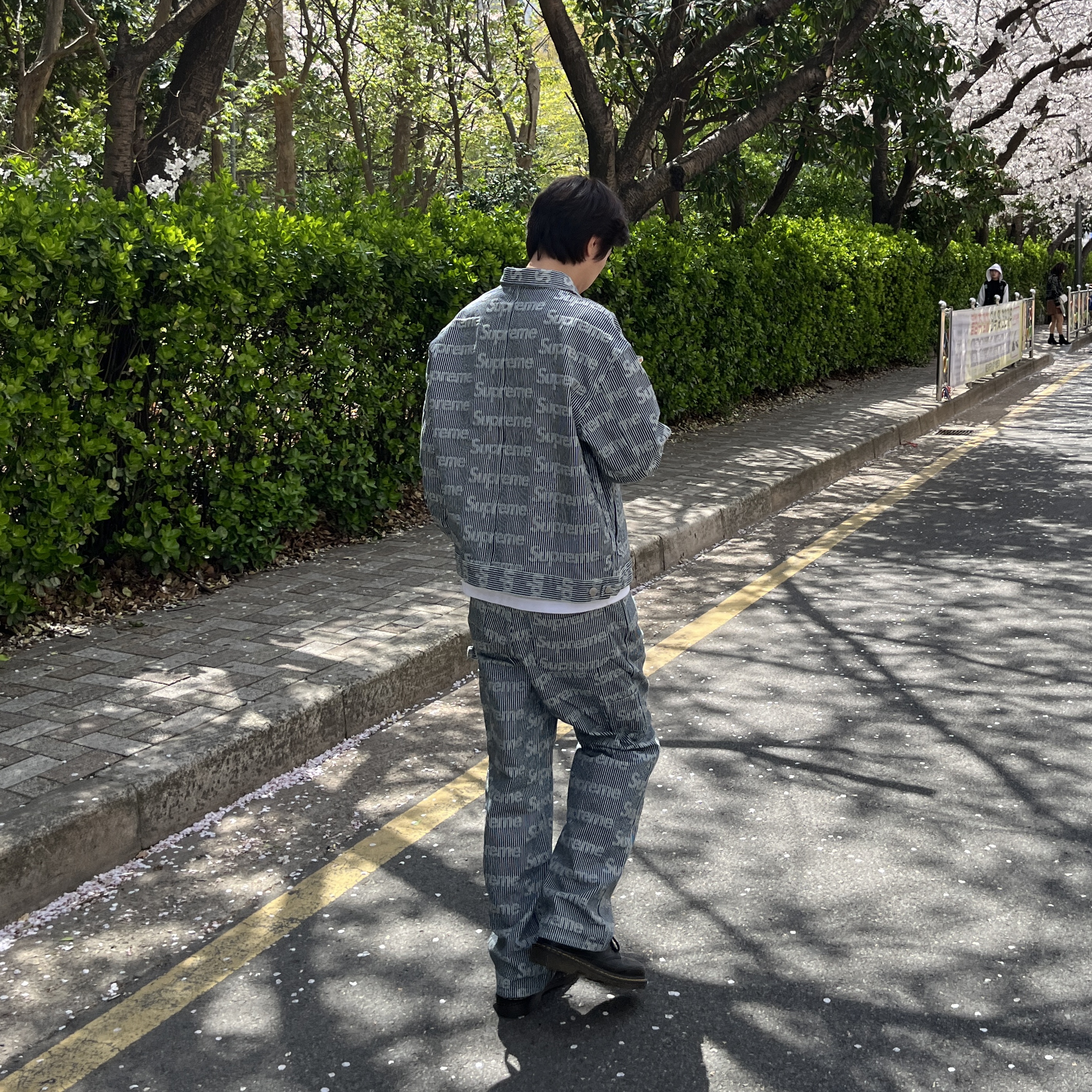 Supreme Denim Chore Trucker Jacket Stripe - 24SS, Supreme Denim Painter Pants Stripe - 24SS 착용 스타일 - 1