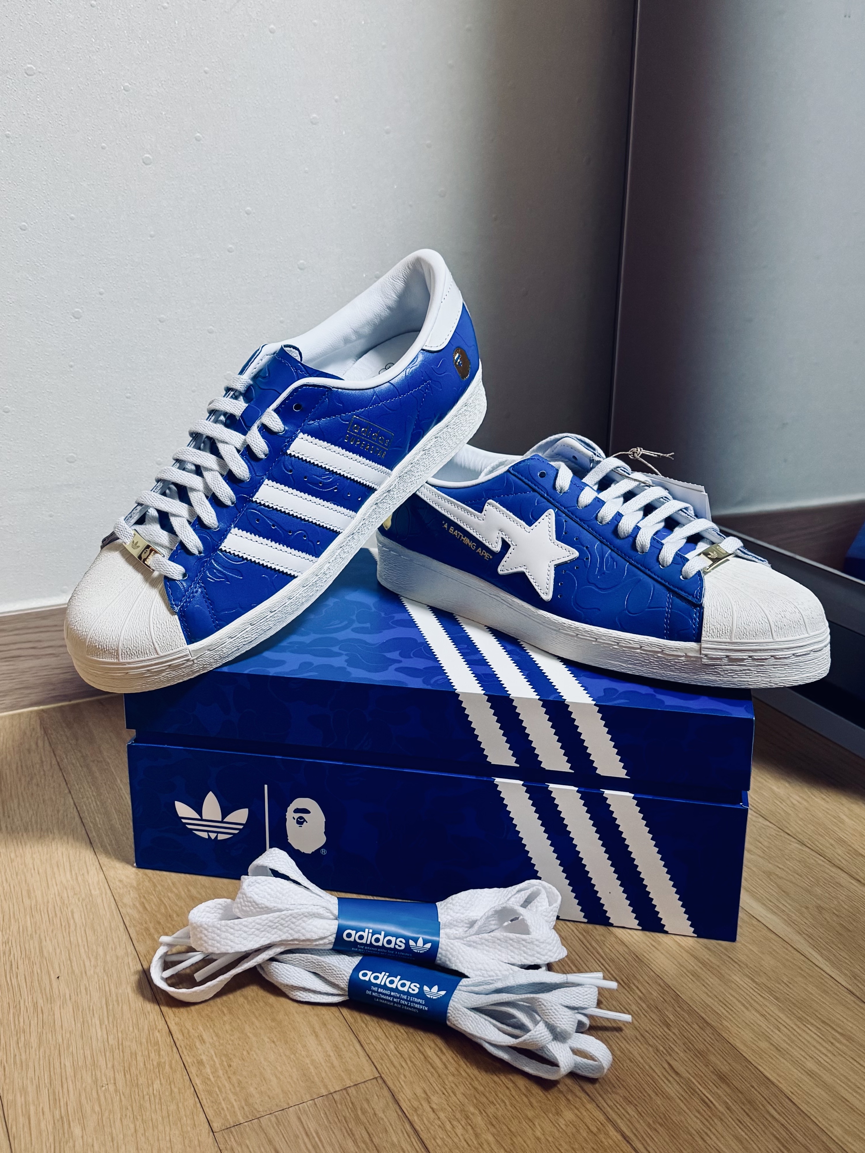 Adidas x BAPE Superstar Vintage Blue Cloud White 착용 스타일
