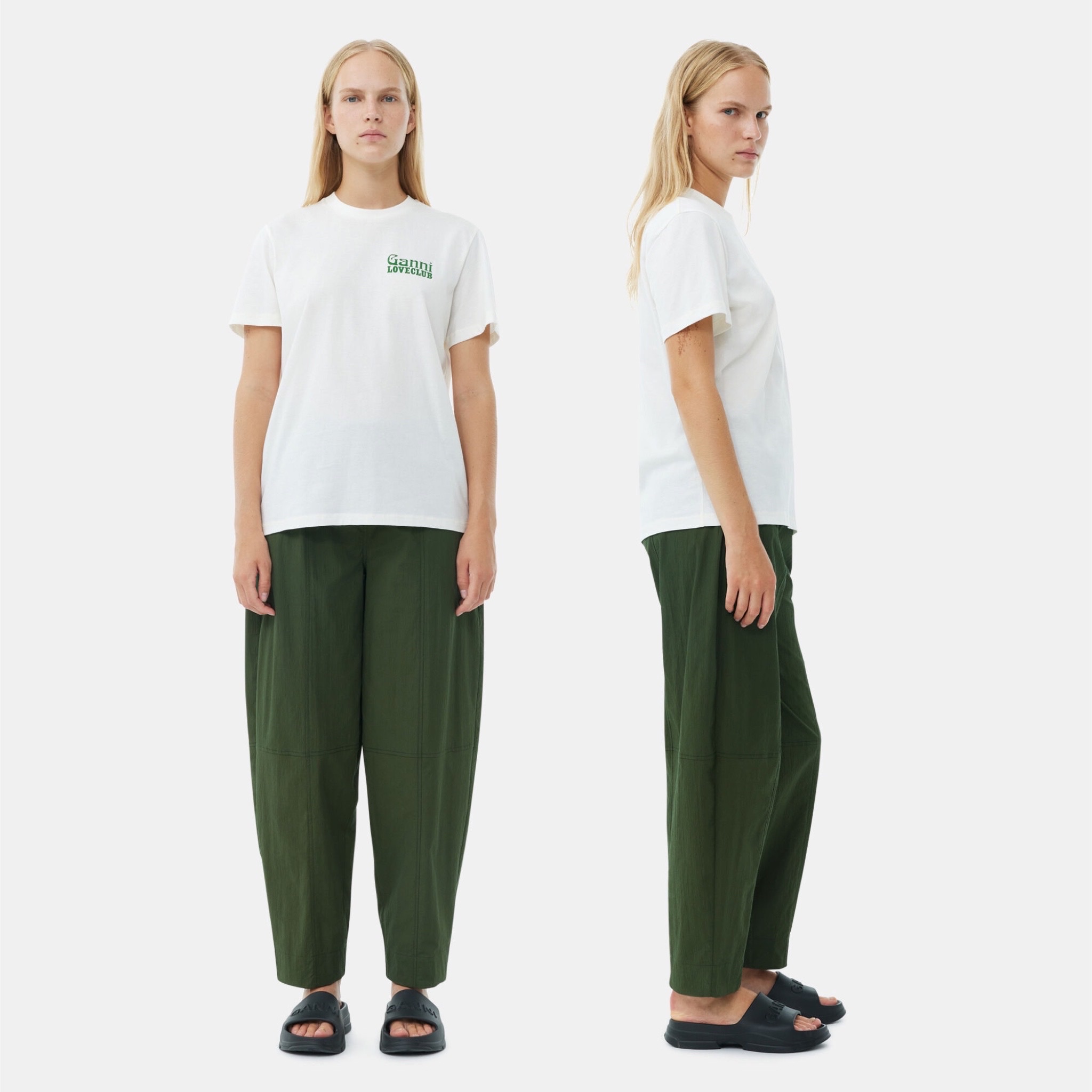 (W) Ganni Whoite Relaxed Loveclub T-Shirt Tofu, (W) Ganni Pool Slide Sandals Black 착용 스타일