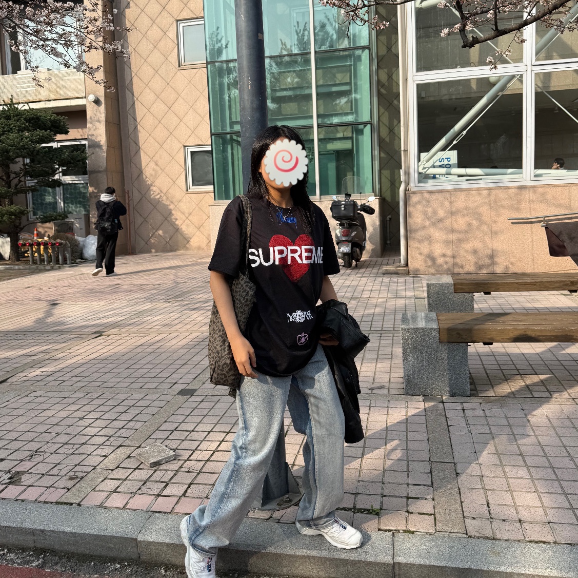 Supreme Announcing T-Shirt Black - 25SS 착용 스타일