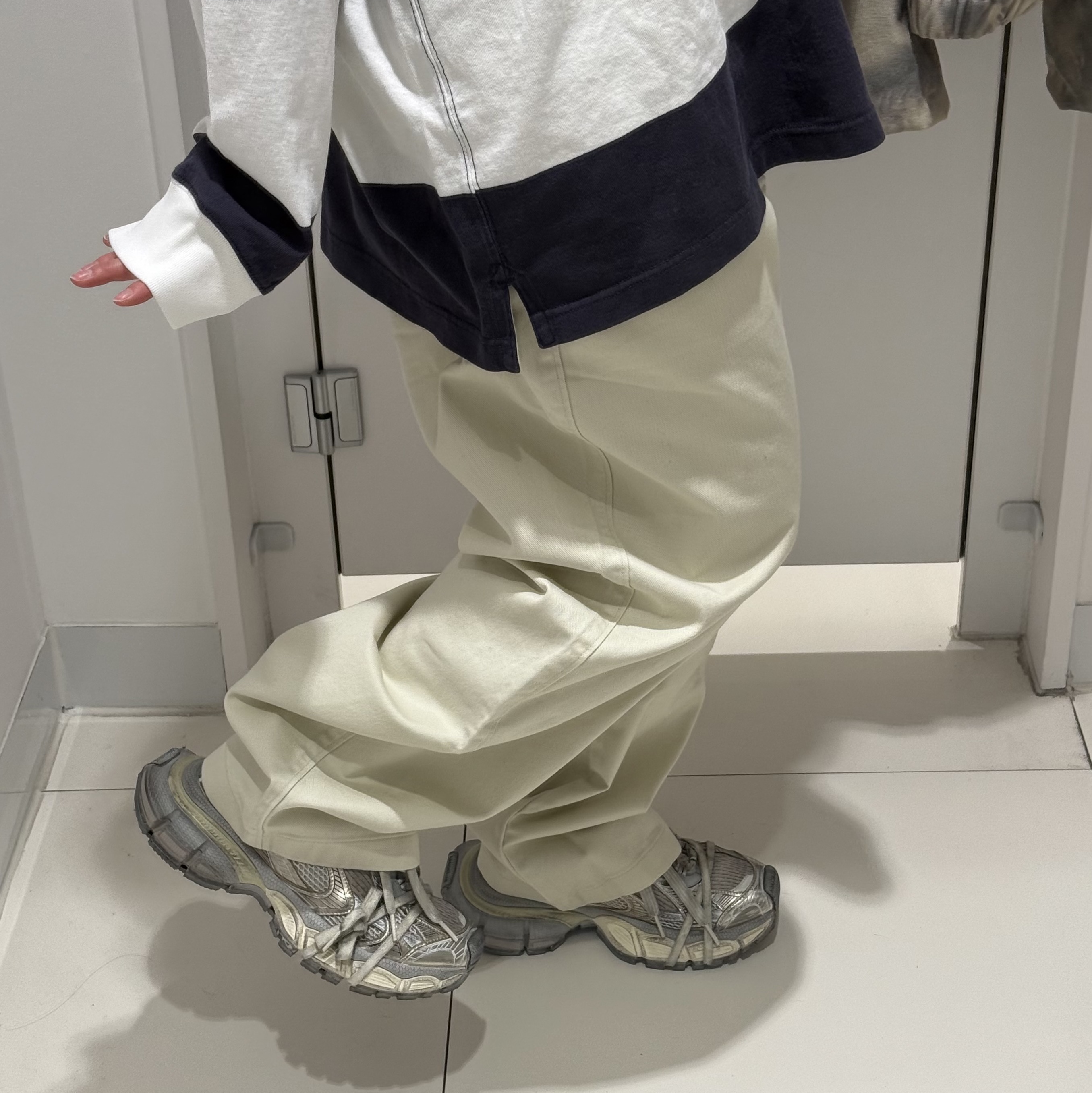 Balenciaga 3XL Sneakers Light Beige 착용 스타일
