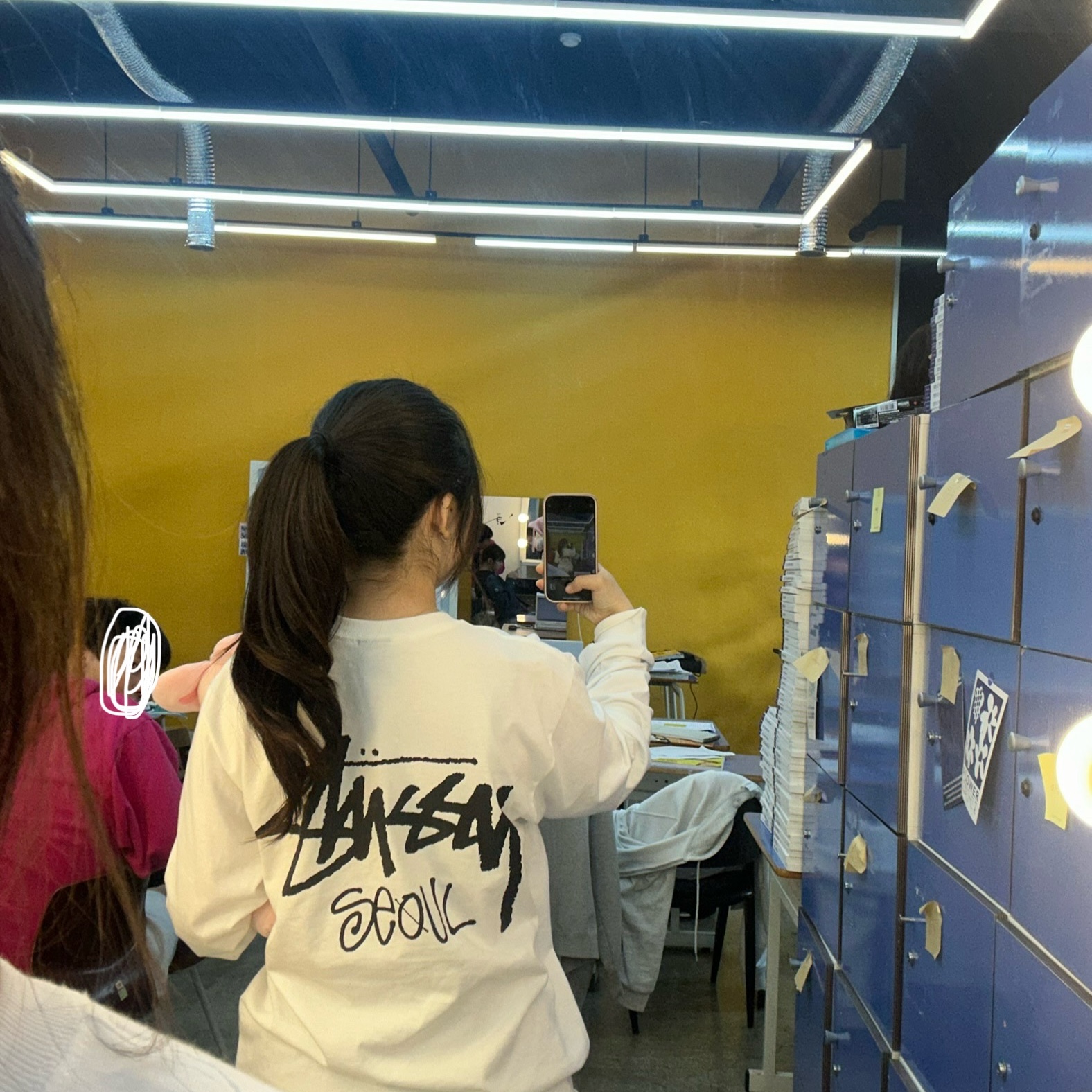 Stussy Stock Seoul LS T-Shirt White 착용 스타일
