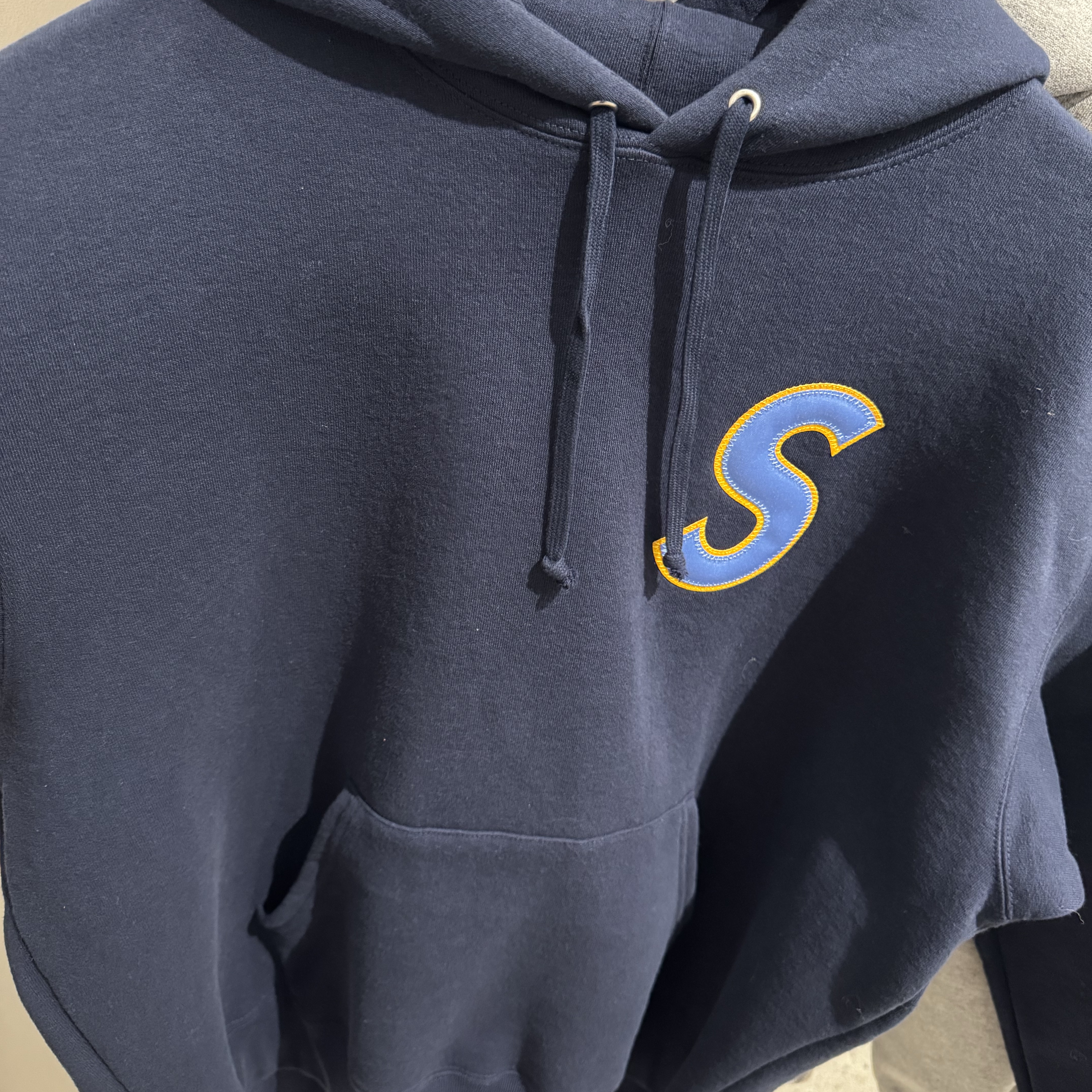 Supreme S Logo Hooded Sweatshirt Navy - 25SS 착용 스타일