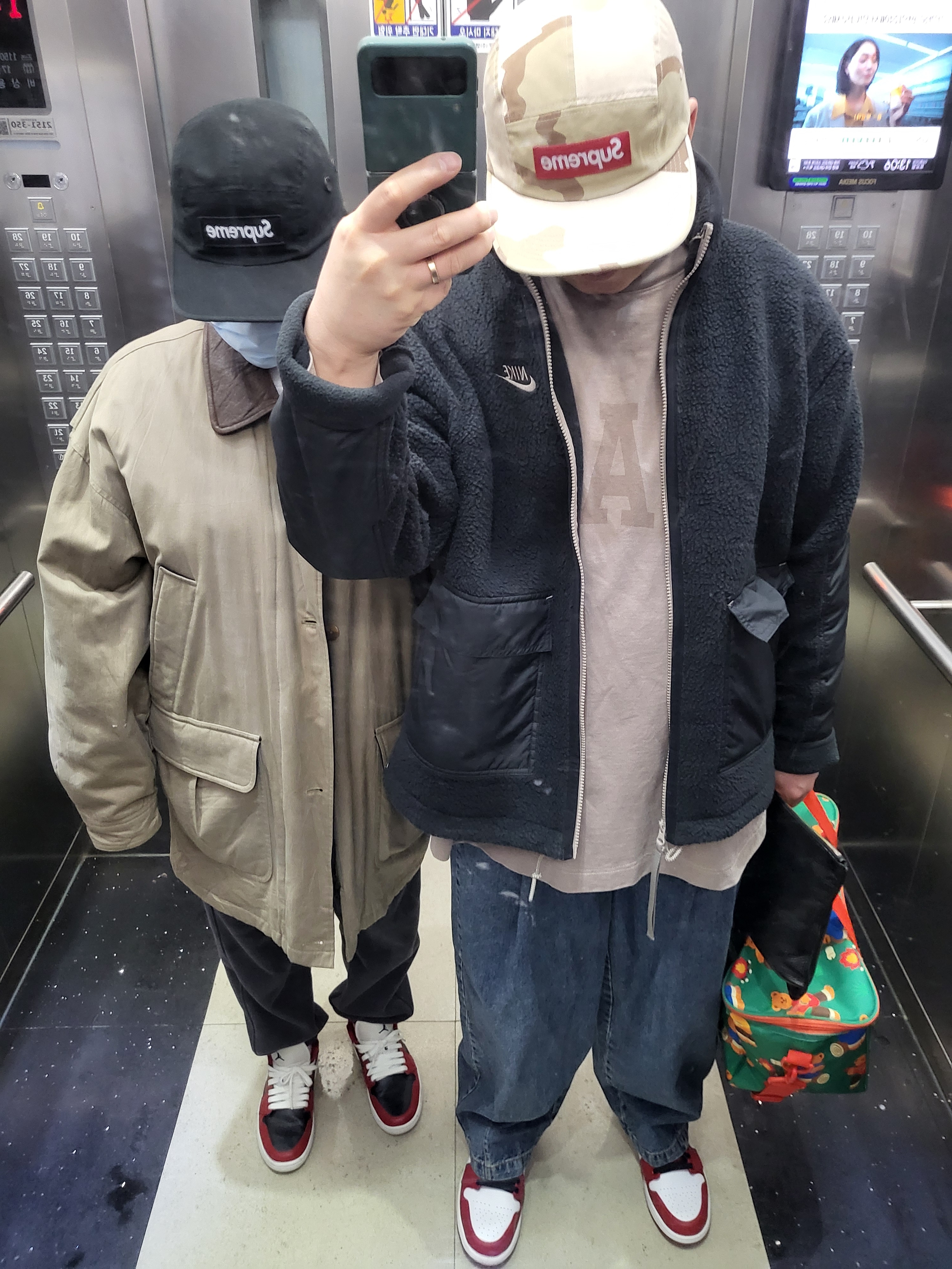 Supreme Washed Chino Twill Camp Cap Desert Camo - 24SS, Supreme Military Camp Cap Black - 24FW 착용 스타일